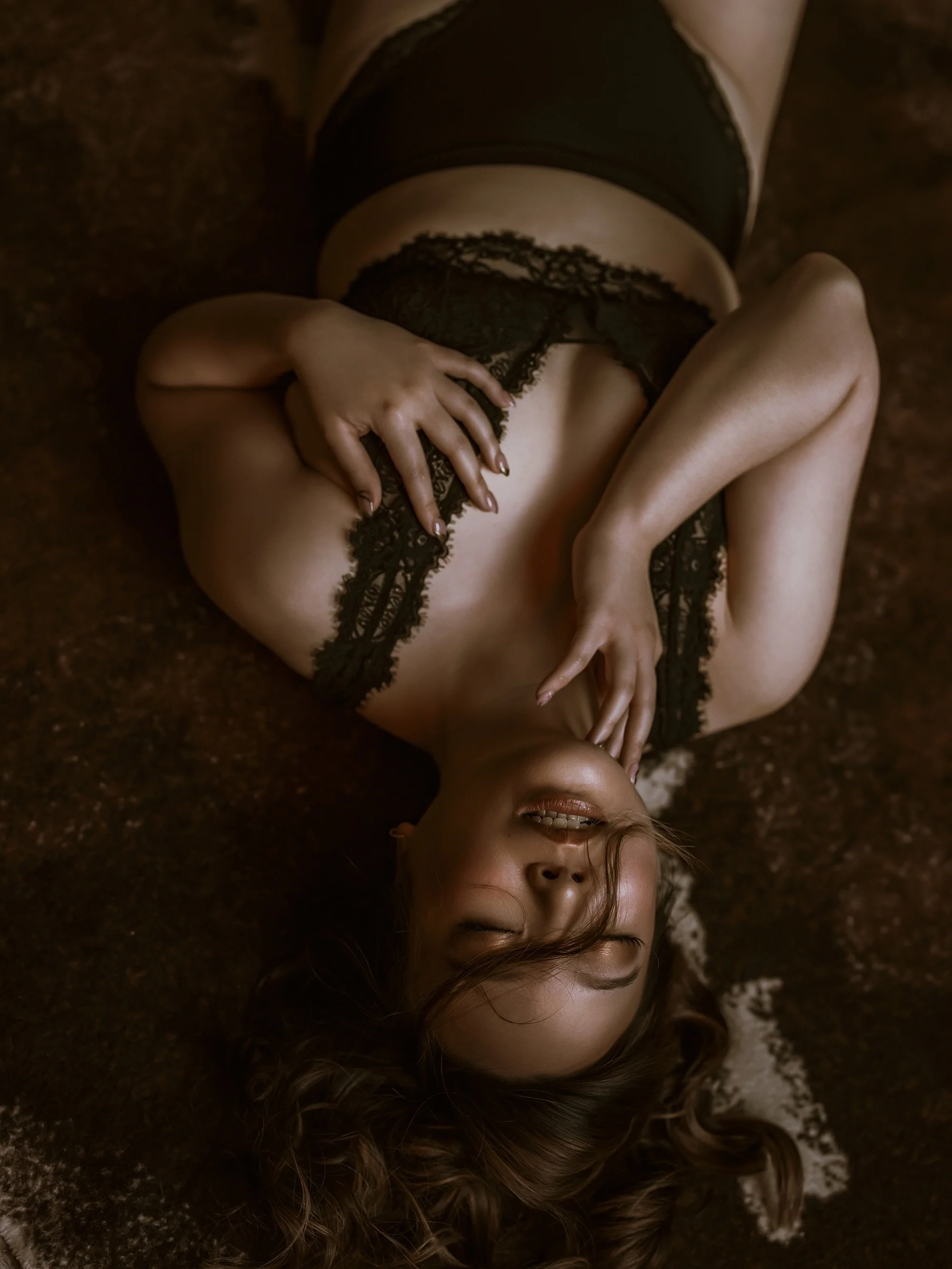 Resharing this session from the old studio because this cutie came in for her second session this weeeeek 🥹

Thanks for travelling all the way across the pond to make art and celebrate your bridal era with meeeee!

So so grateful for all my return c