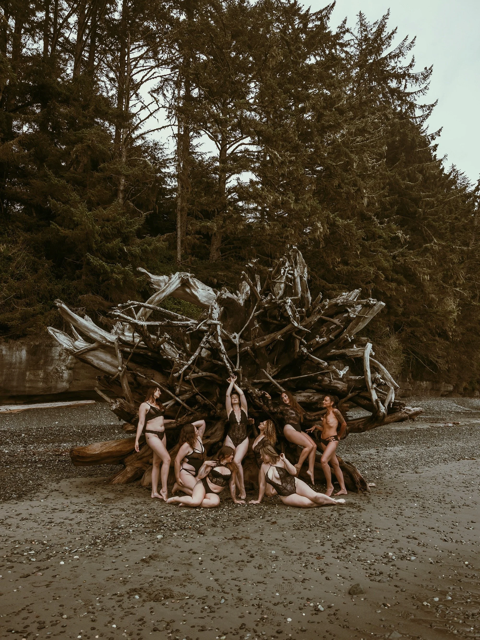 🌲 VAN ISLE OUTDOOR MUSES GROUP SHOOT IS BAAACK! 🌲

One of my favourite offerings of the year is back. A chance to frolic in nature with like minded cuties, feel the wind on your skin, feel free in nature, and share big belly laughs and heart warmin