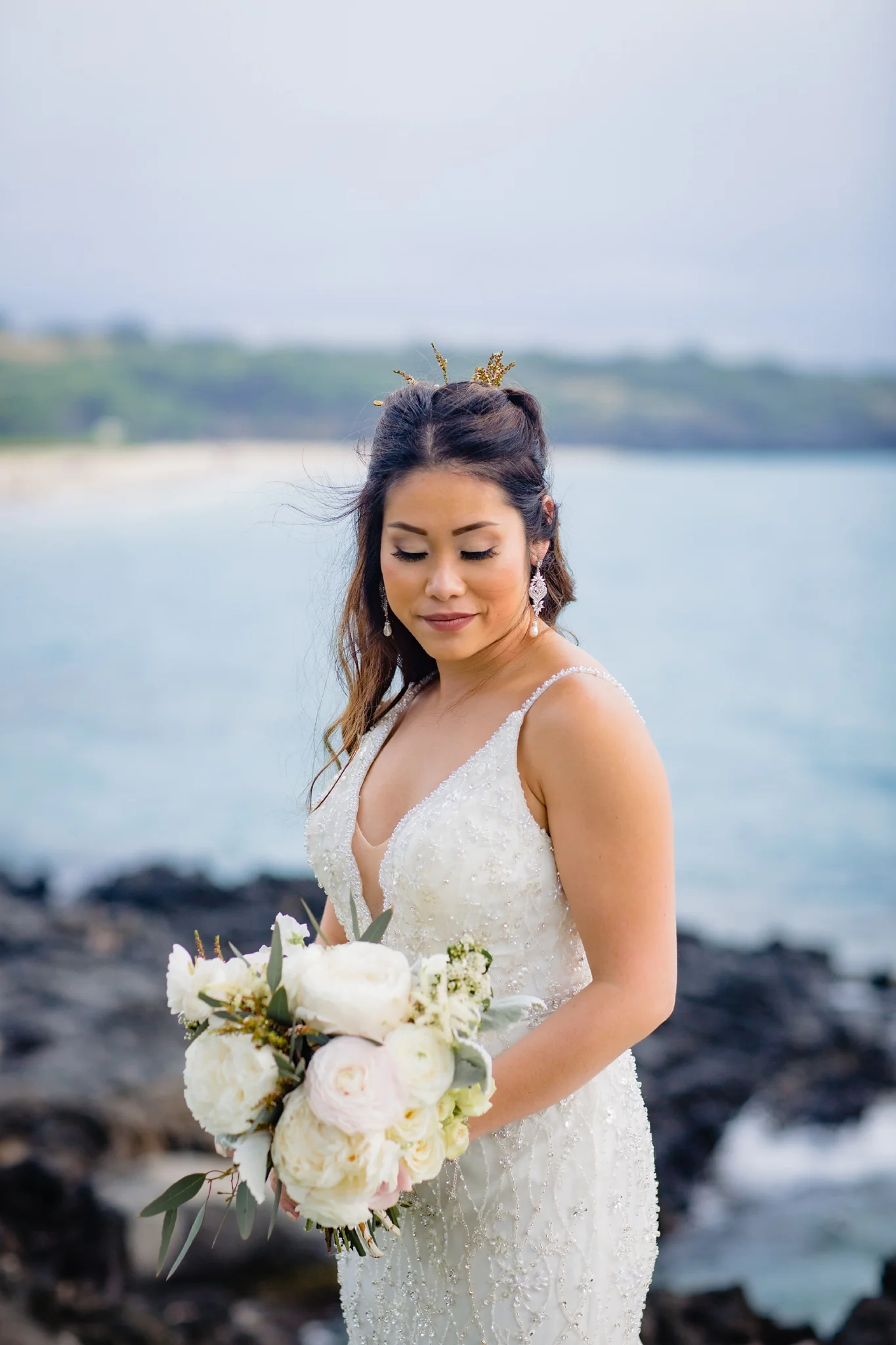 beautiful bride in front of crystal blue hawaii waters