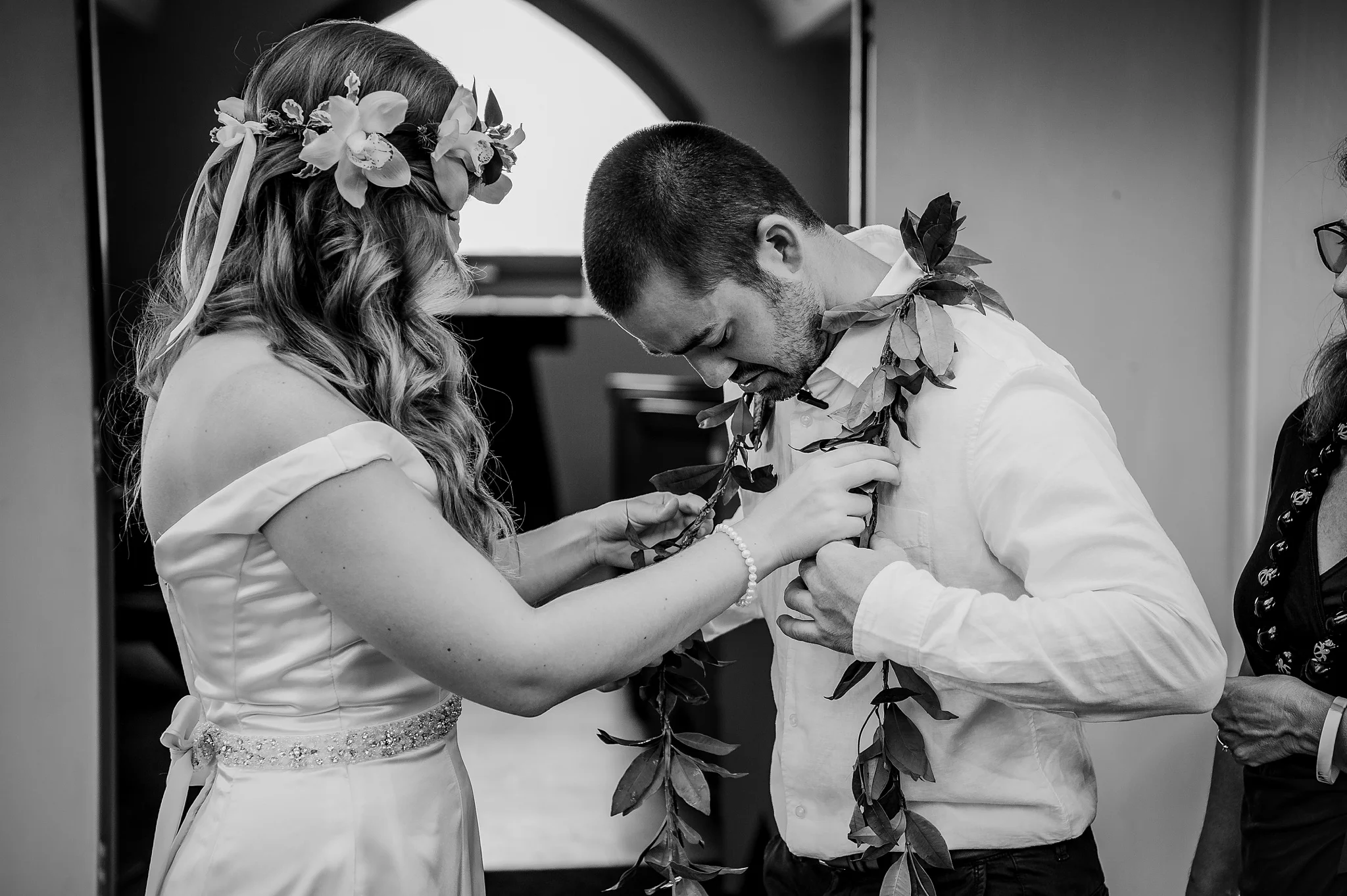 Elopement Hawaii Bride putting on Lei on Groom