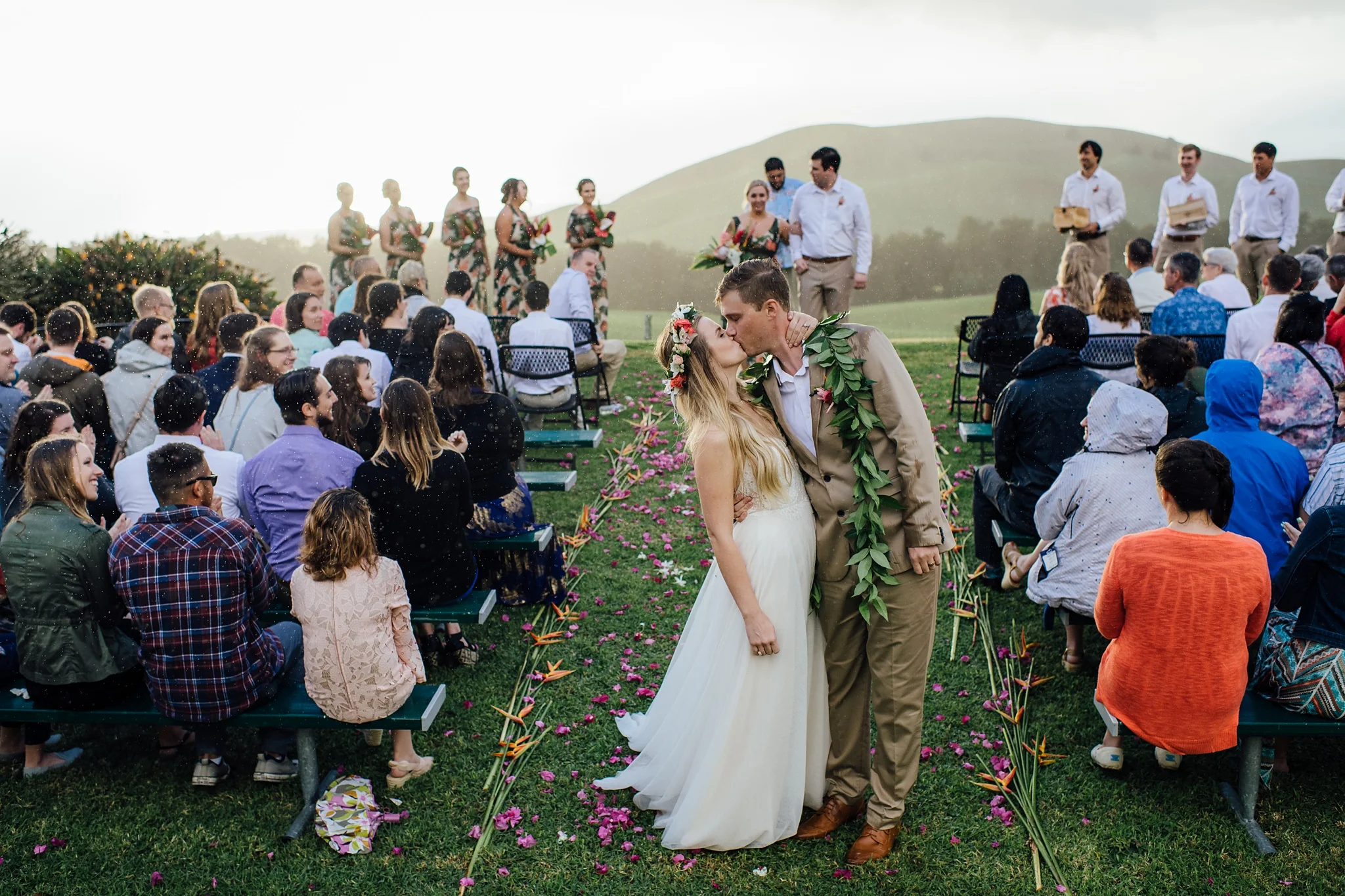 wedding first kiss