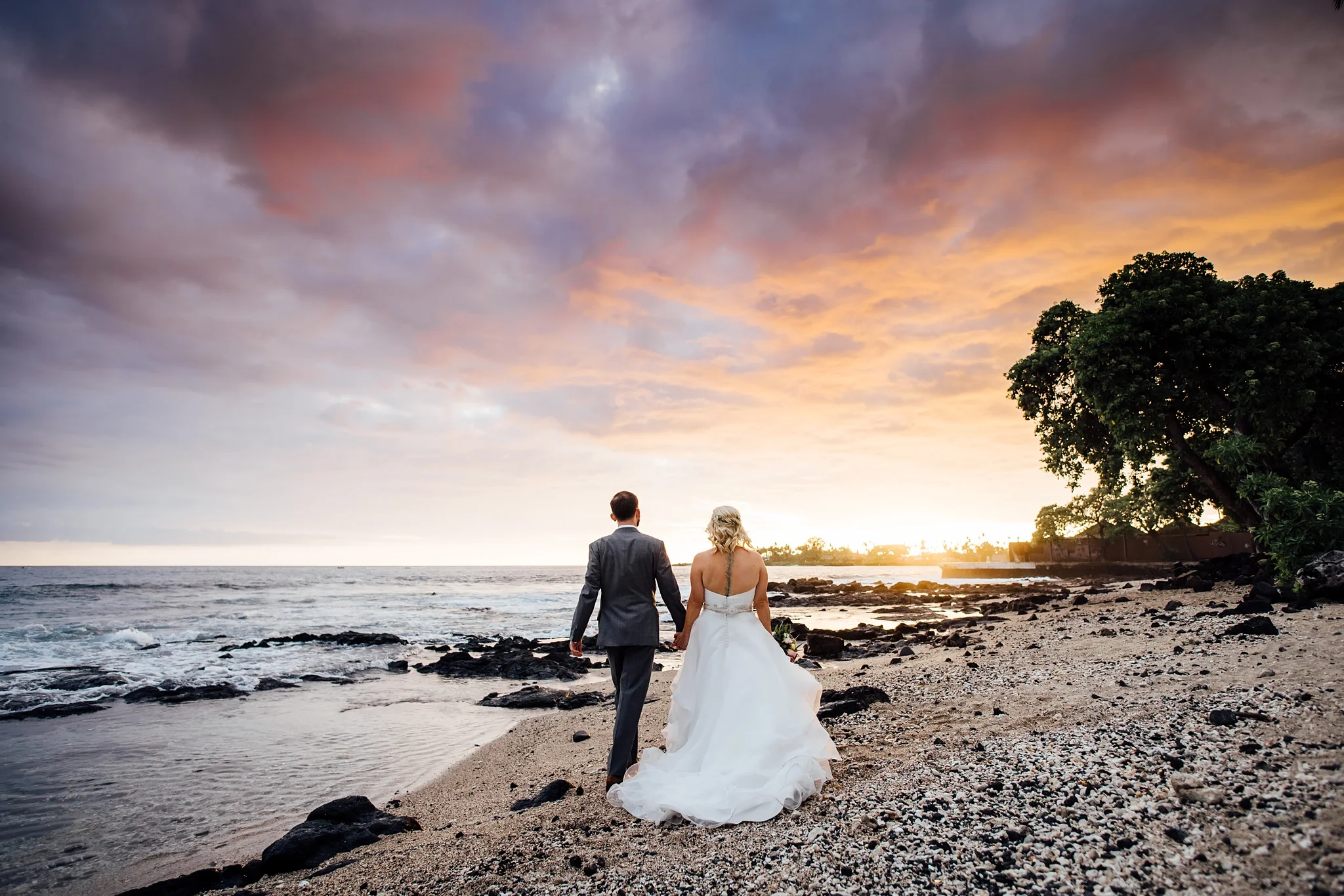 Beautiful sunset wedding in kona