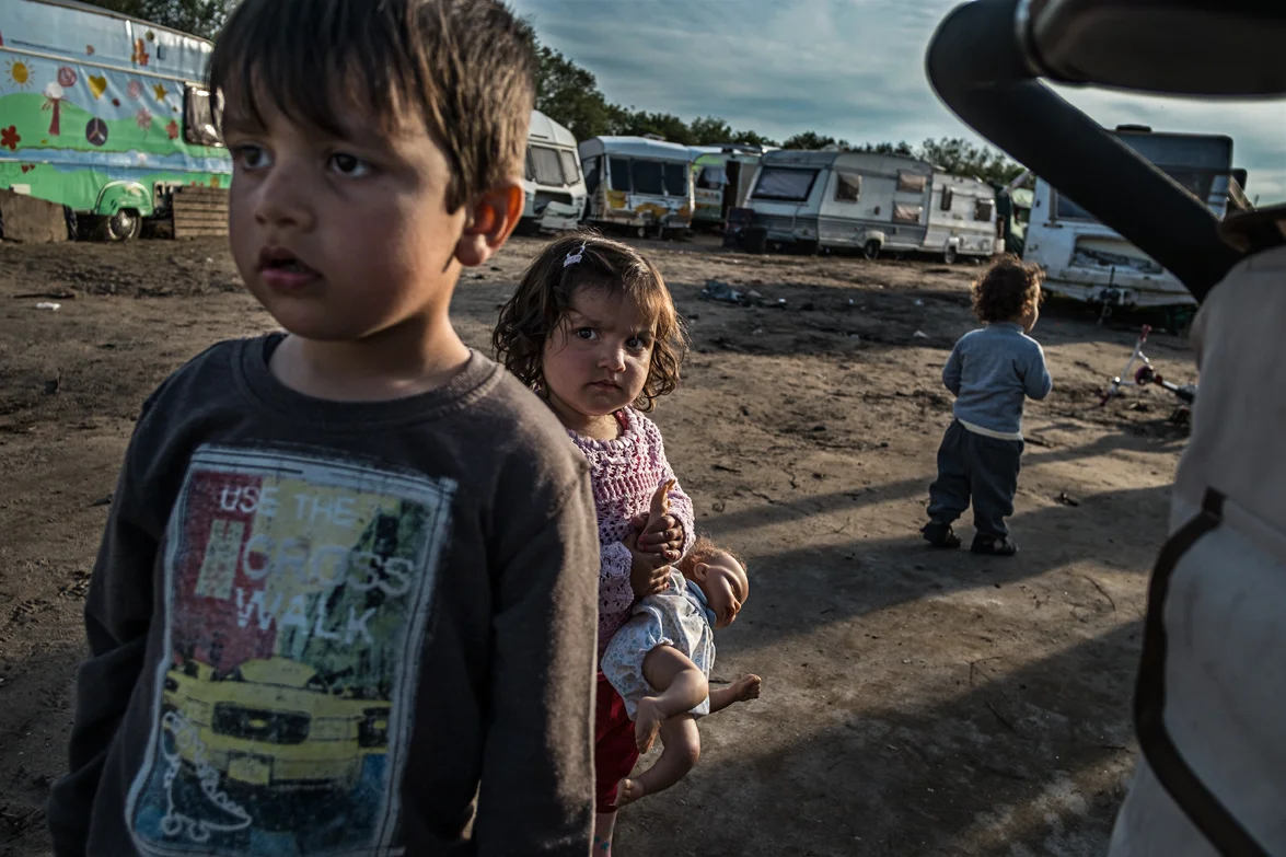 The age of the children currently living in this area of the Jungle camp range from 2 to 12 years old. Many have begun to speak some words of French and English.