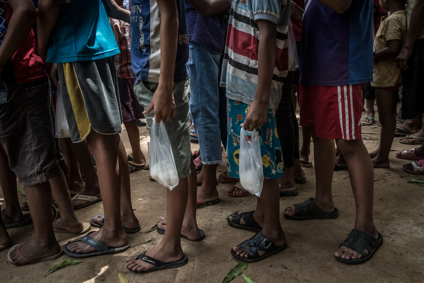 Children in line for food. The French NGOs “Un Geste Pour Tous” and “Coeur et Act deliver 7000 meals monthly in the slums and villages in the nearby areas of Kampot, Kep, and Siem -Reap. A village in Kep Province, Cambodia. / All rights reserved © Clément Martz.