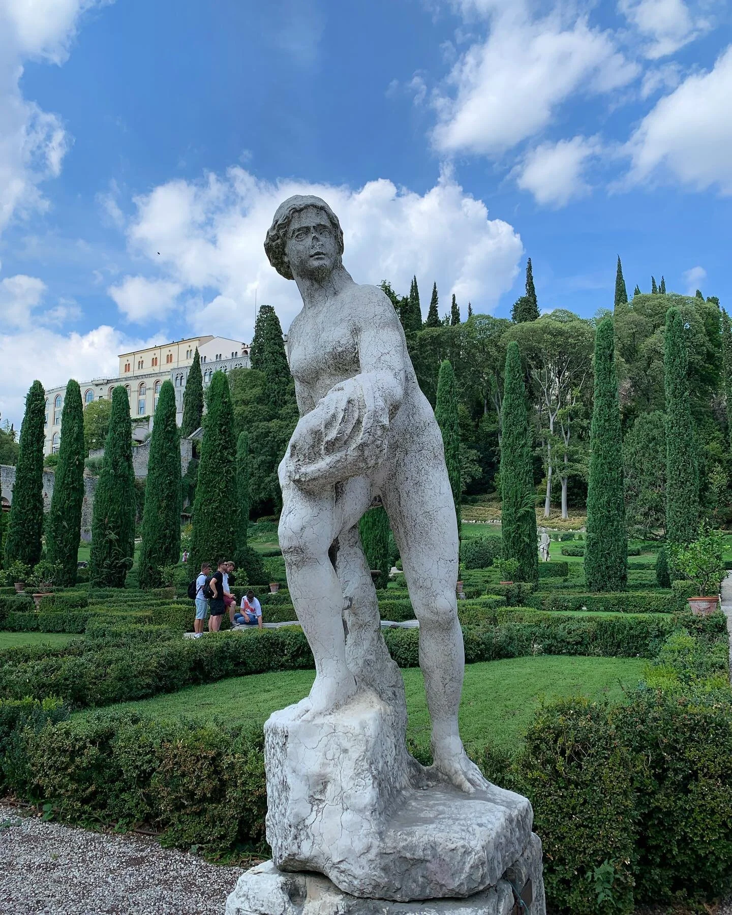 Wishing everyone a nice Sunday from Verona! #hagedorninteriorarchitecture #hagedorninterior #architectontour #giardinogiusti #verona #happyweekend