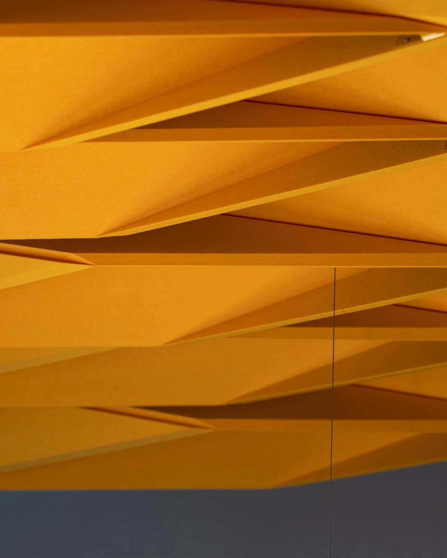 We are in love with this yellow acoustic ceiling! In combination with light it makes the entire room glow and it’s just a happy place to work in! Happy sunny weekend! #hagedorninteriorarchitecture #hagedorninterior #hagedorninteriorberlin #acou