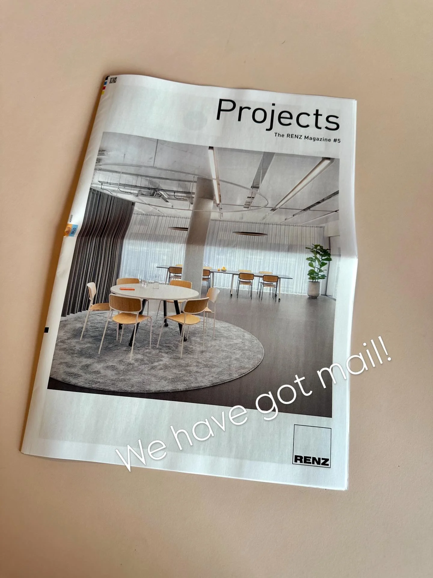Today we found a nice surprise in our mail box!  A print version of &bdquo;the RENZ magazine #5&ldquo;. Check it out!  The slide table was the perfect match for our project! #hagedorninteriorarchitecture #officedesign #slide #renz