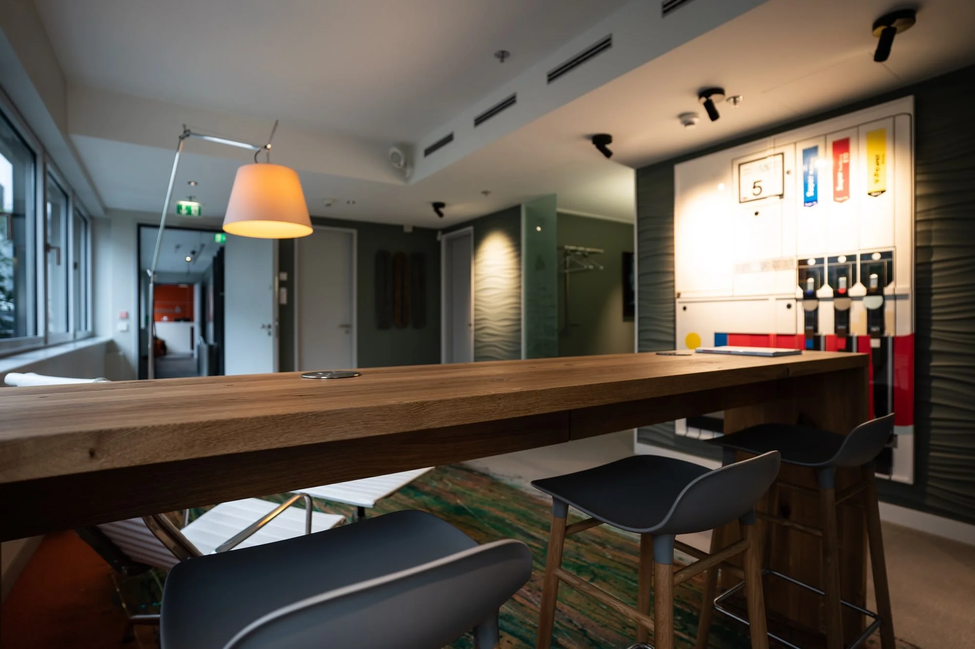 The right mix of artwork, colors, materials and light! #officedesign #interiorarchitectureanddesign #artwork #colors #innenarchitektur
