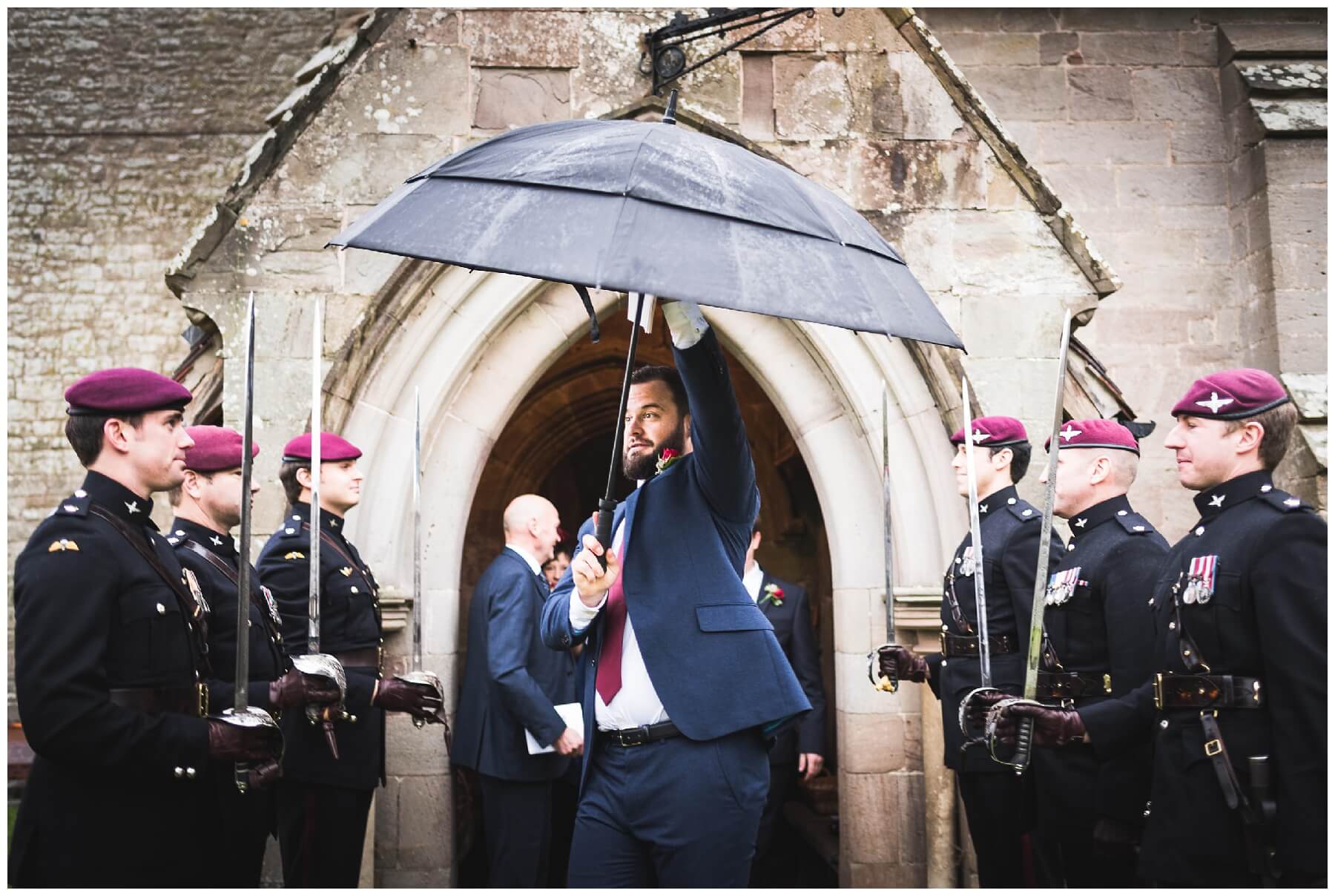 london-wedding-photography-rain-umrella.jpg