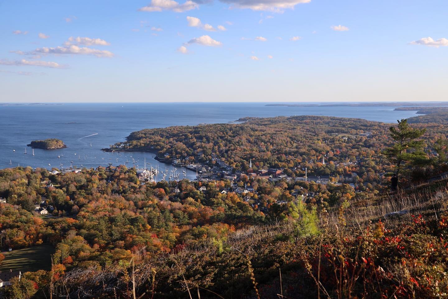 Coastal Overlook  #takeitallin #camdenhillsstatepark #fallviews #coastaltown #aerial #camdenmaine #mainecoast