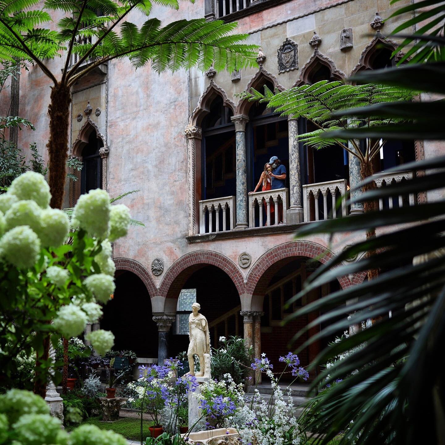 Courtyard Capture  @gardnermuseum #venetianpalace #garden #courtyard #intimate #boston #museum #boston_igers