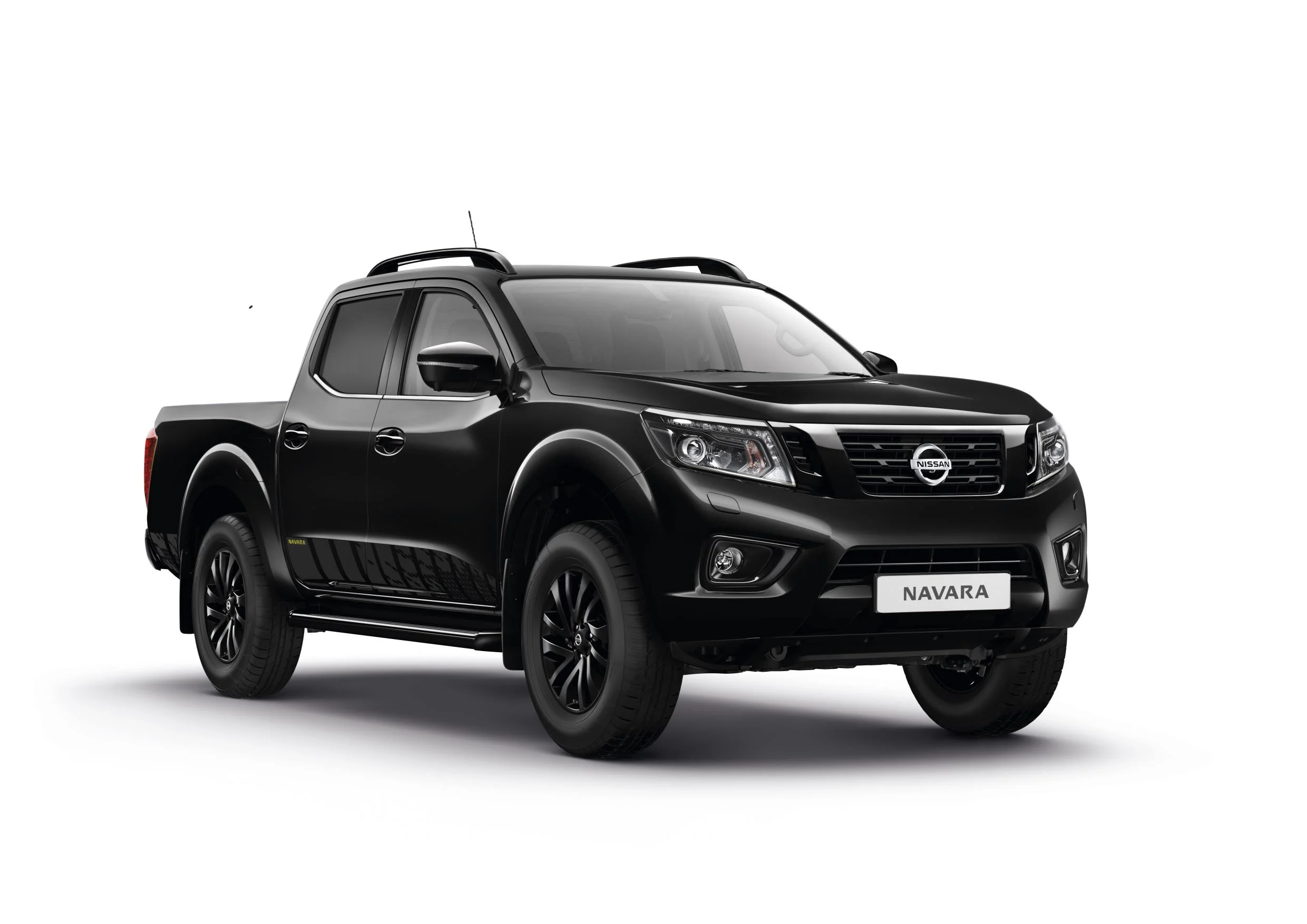 426232254_Nissan_Navara_N-Guard_RHD.jpg