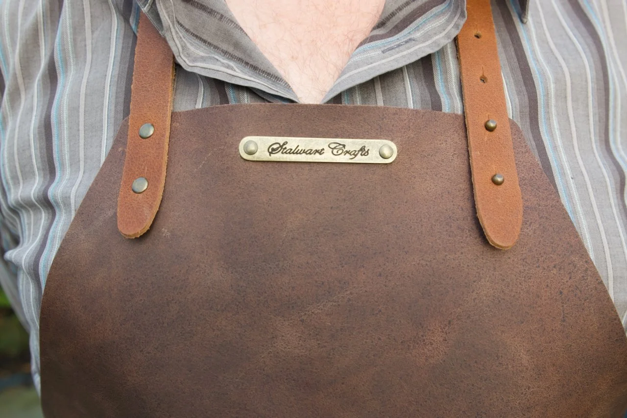 Top front detail of the Stalwart Craft Classic Leather Apron