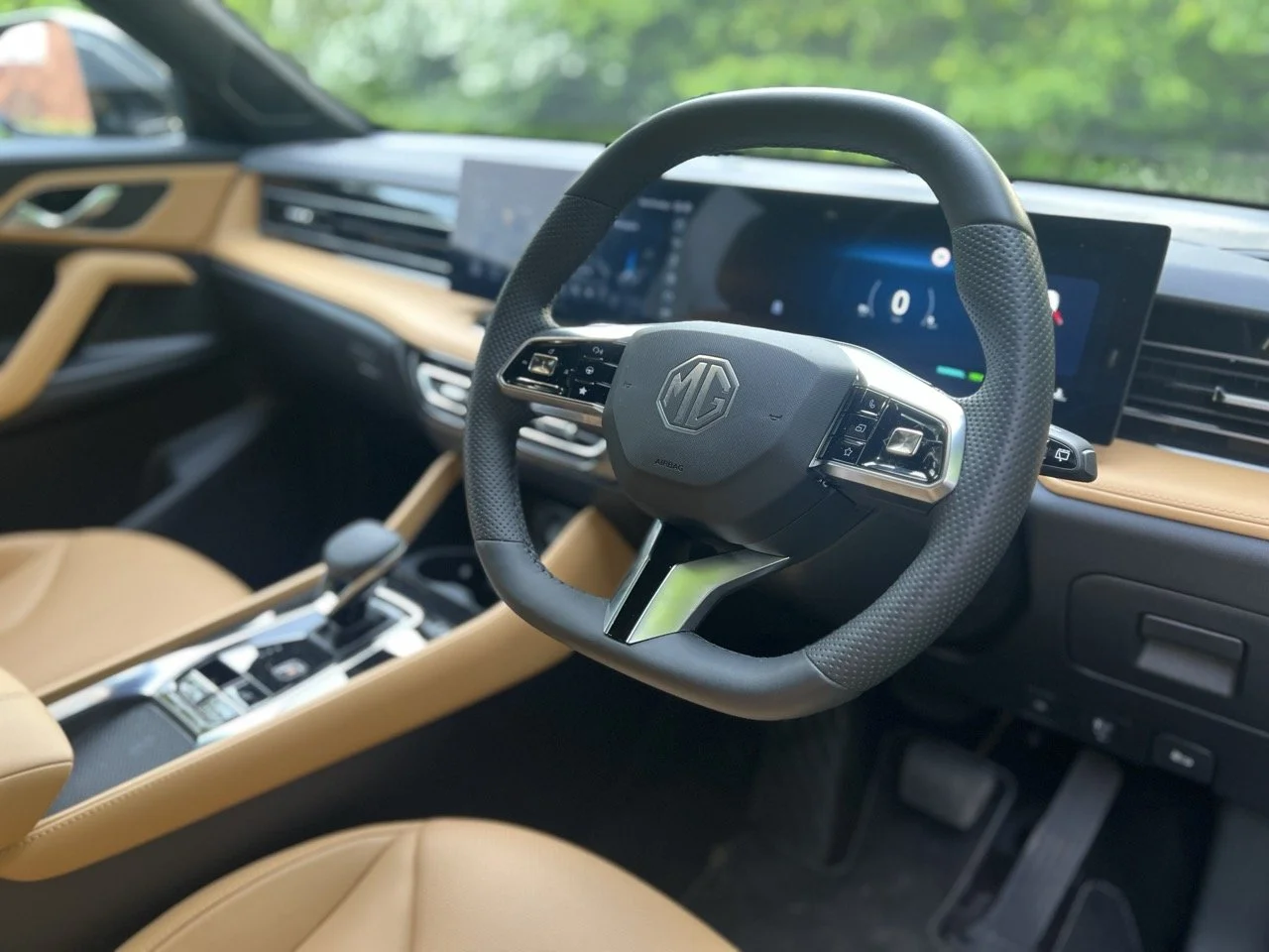 2025 MG HS PHEV Dash Layout