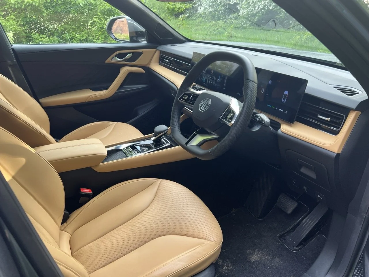 2025 MG HS PHEV Dash Layout