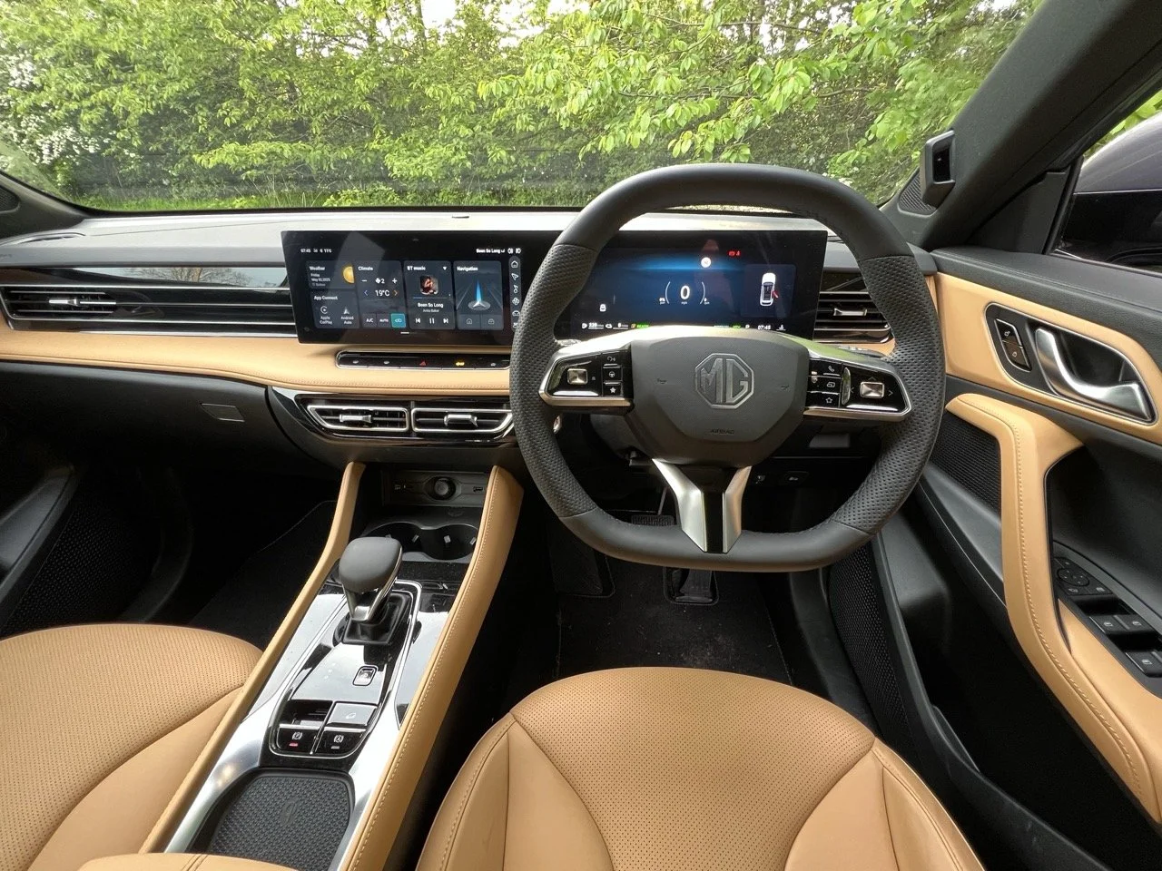 2025 MG HS PHEV Dash Layout