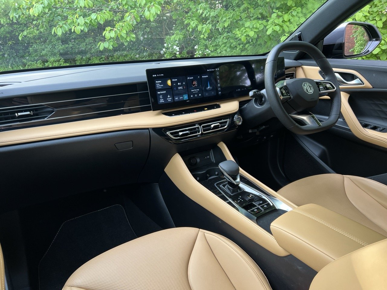 2025 MG HS PHEV Dash Layout