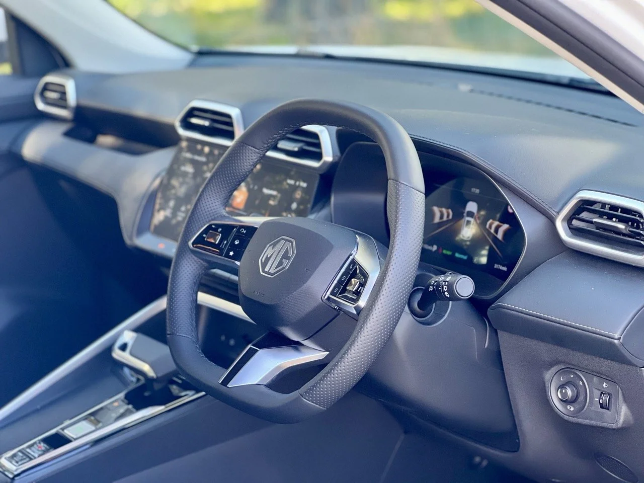 2025 MG ZS Hybrid+ Dash Layout