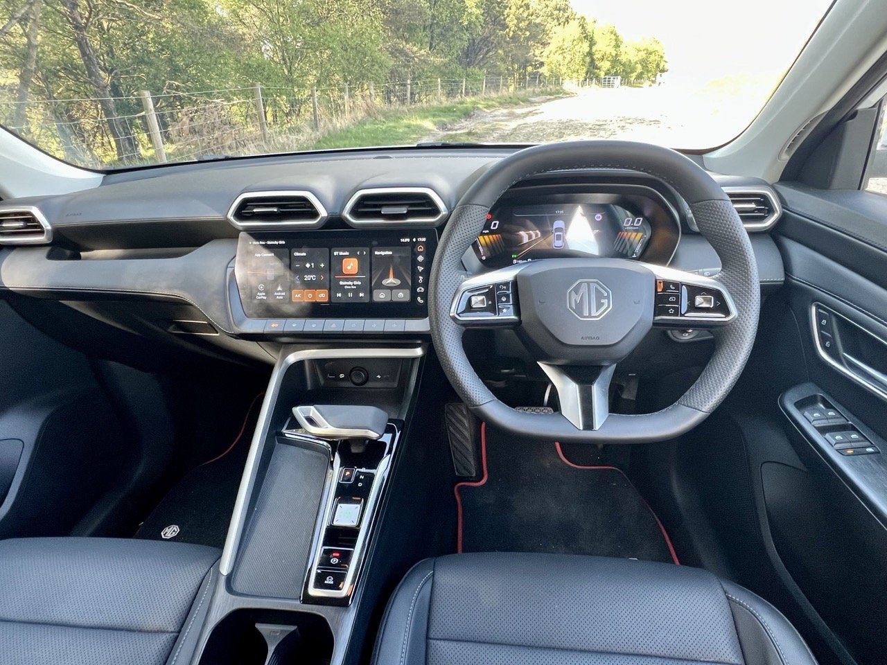 2025 MG ZS Hybrid+ Dash Layout