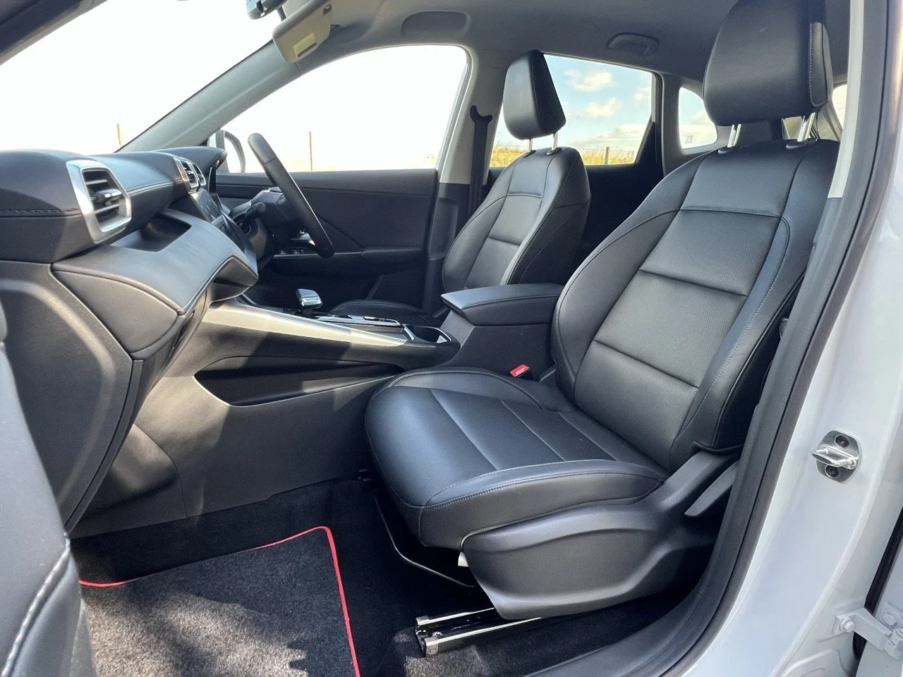 2025 MG ZS Hybrid+ Front Seats