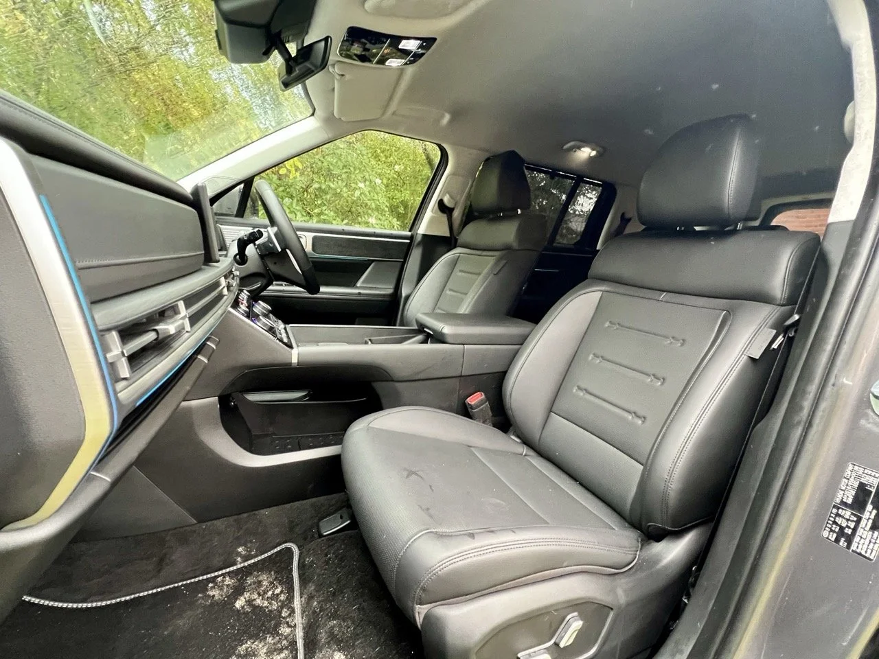 2025 Hyundai Santa Fe front seats