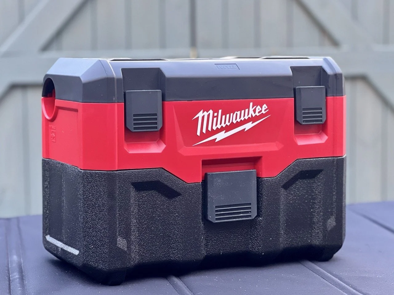 Milwaukee M18 VC2-0 Wet / Dry Vacuum