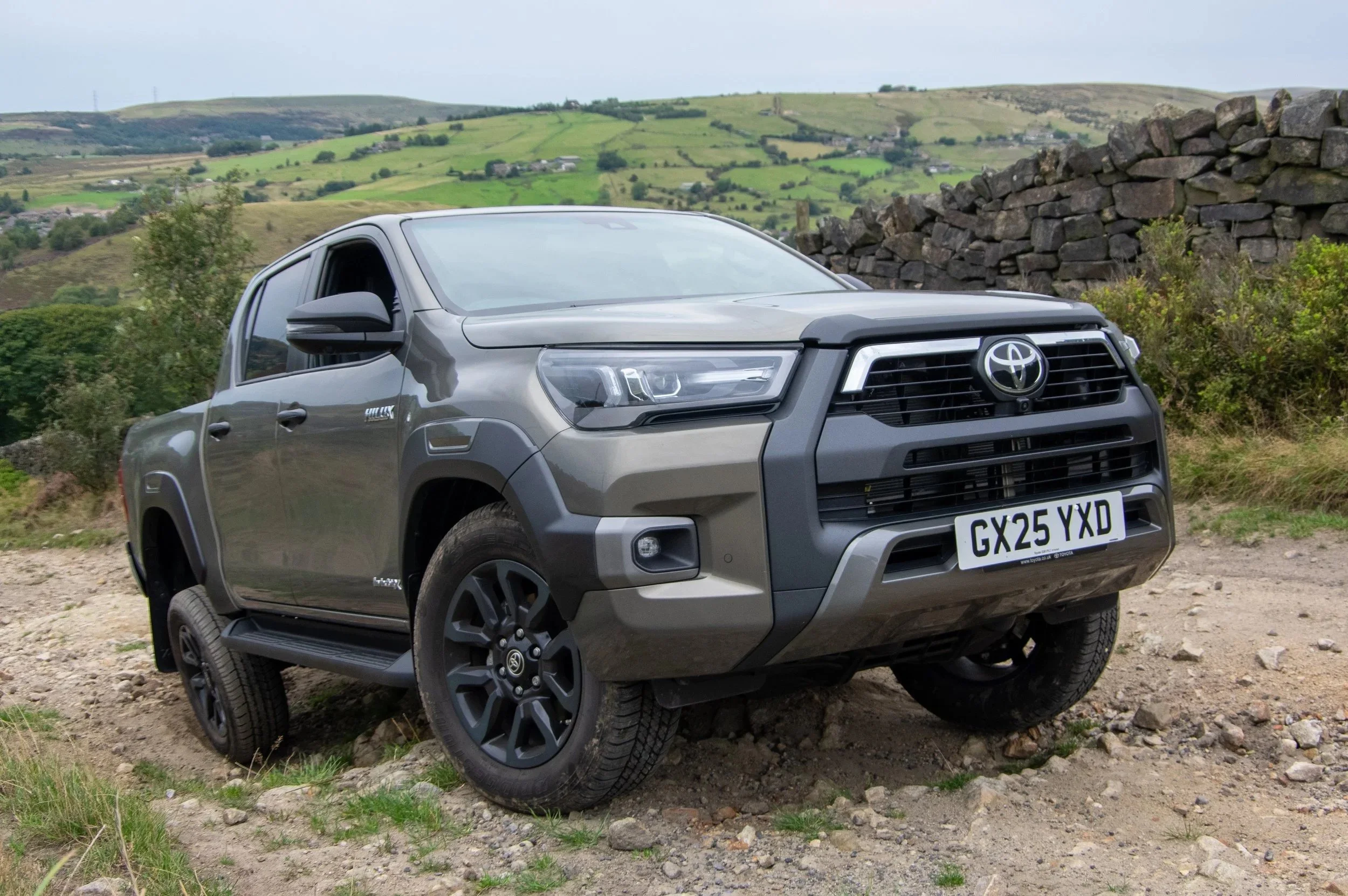 Review: 2025 Toyota Hilux Invincible X (manual) 