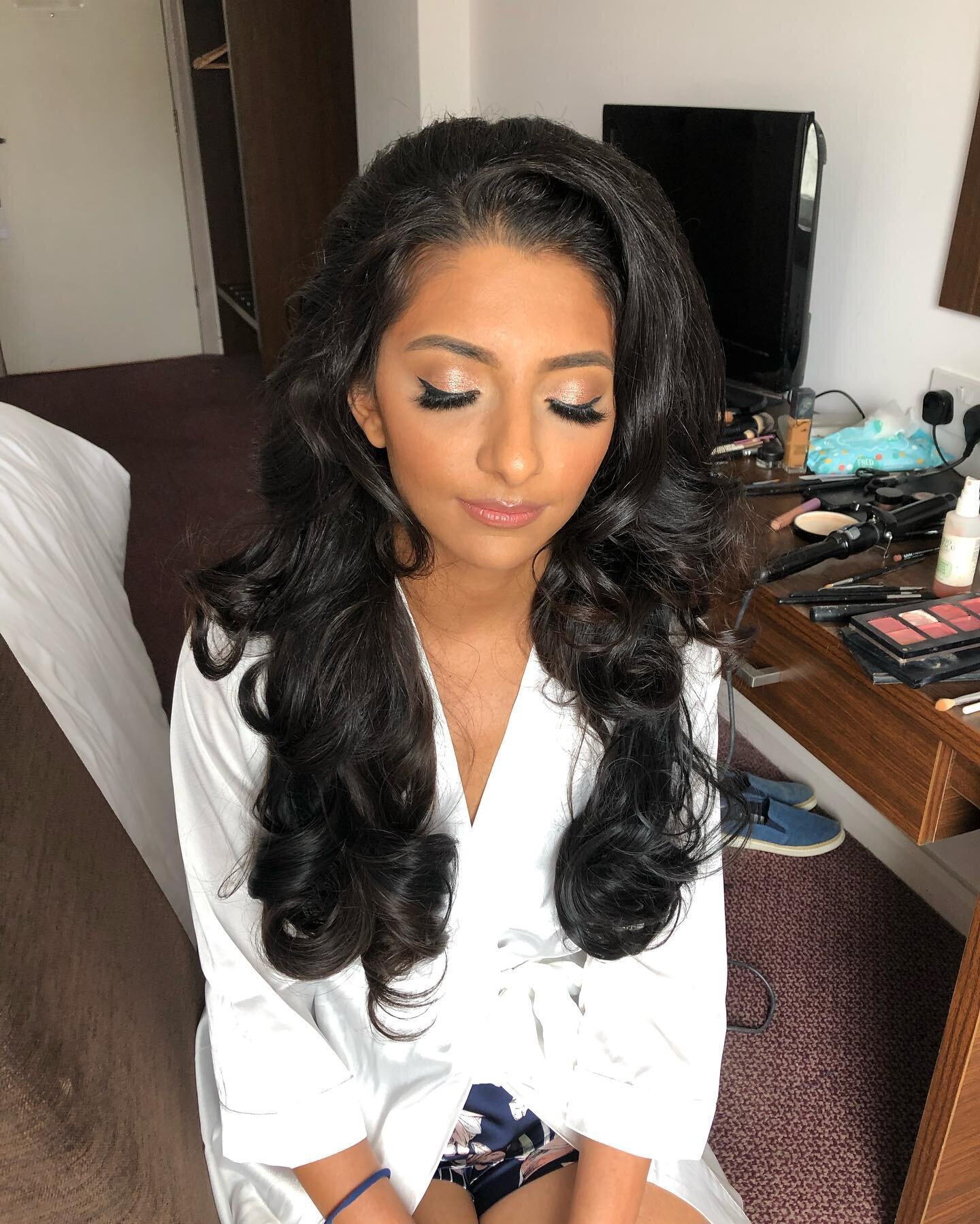 Bridal glam, just how I like it! 

 I have a lot of emails to go through, will be responding by Sunday&hellip; apologies for the delay! 

#mua #brides #londonbride #londonmua #makeupartist #makeuptutorial #makeupphotographer #asianwedding #asianbrida