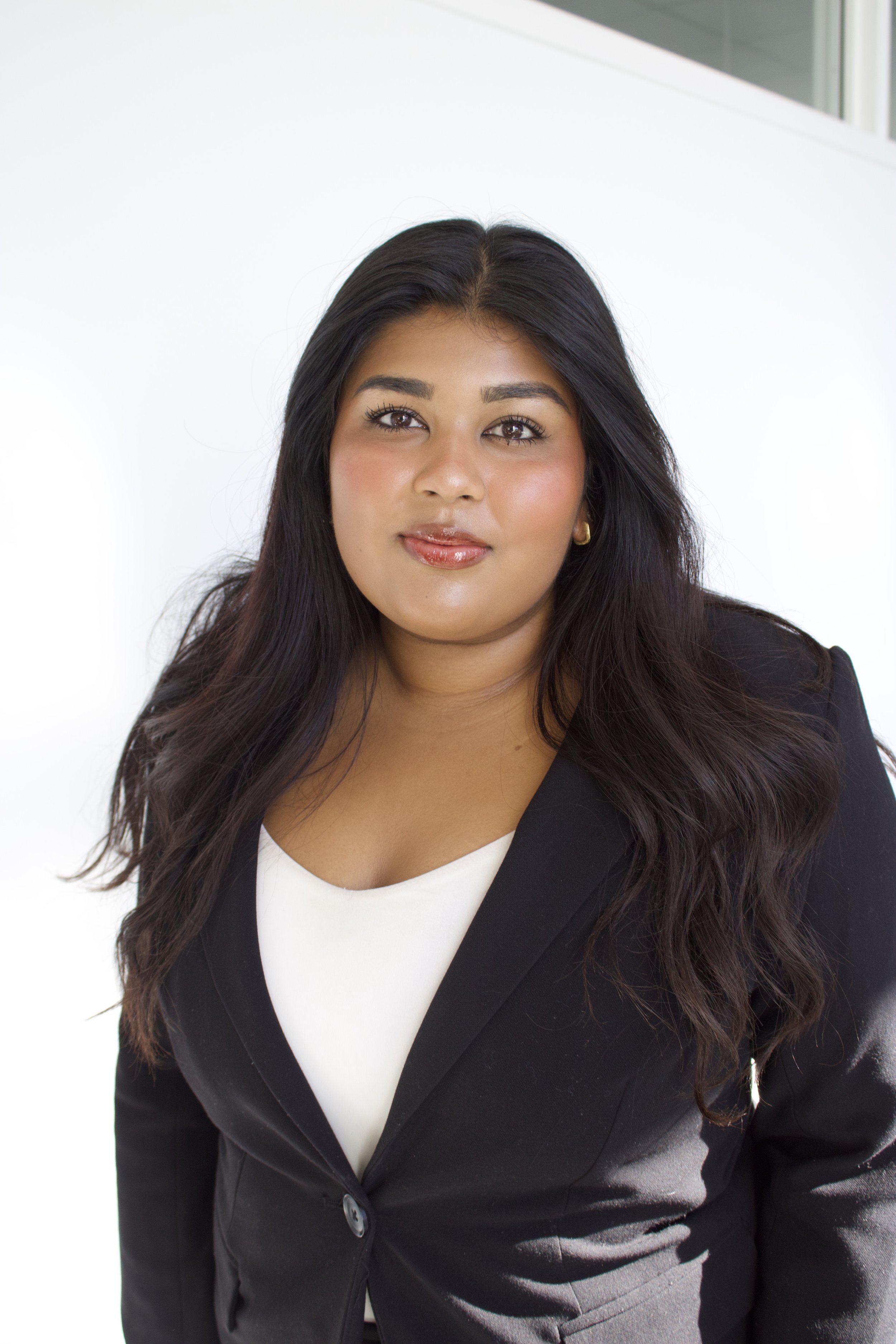 KAVYA KAUSHIK, ASSOCIATE