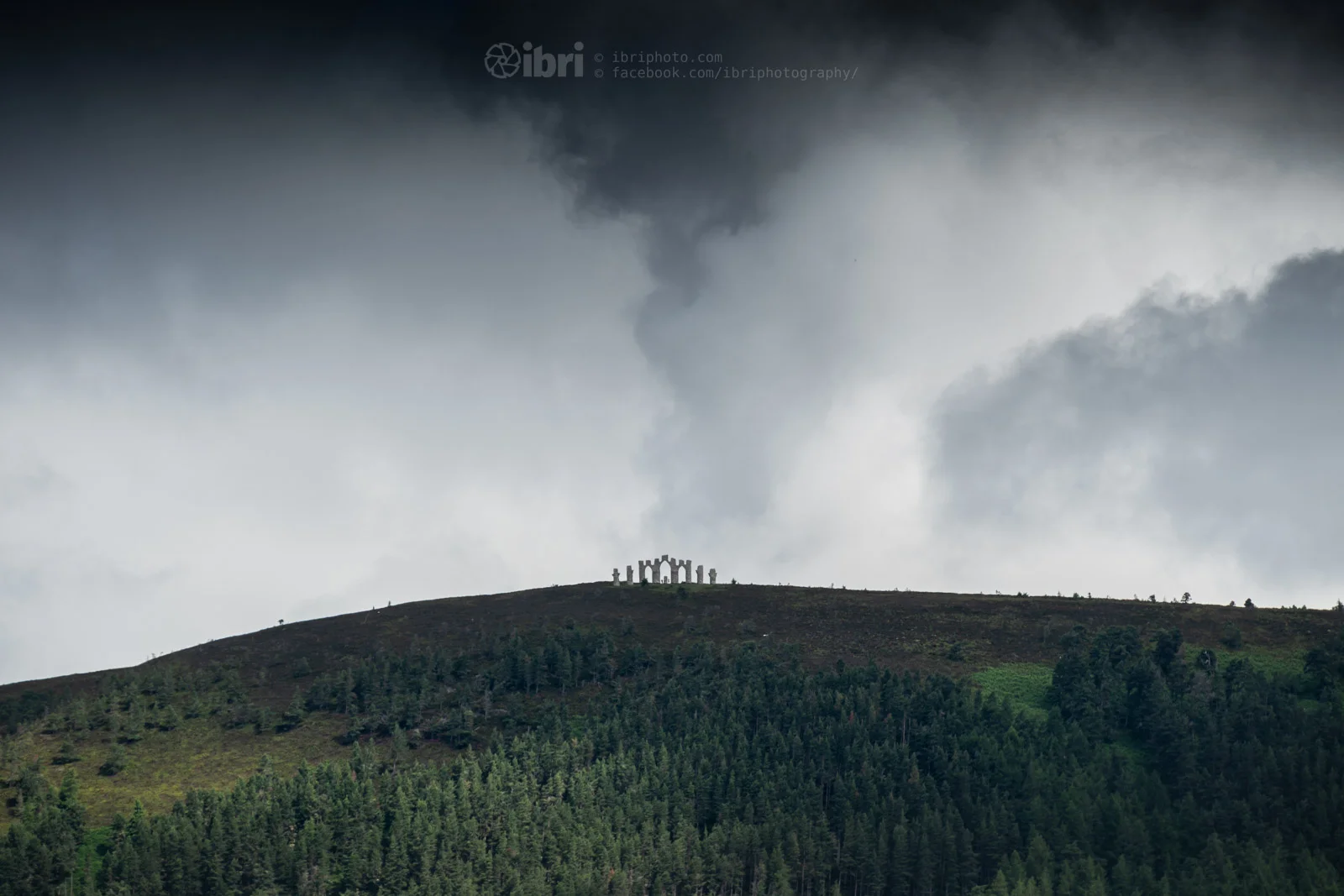 Nice alignment of clouds as we drove past the next day - taken from the roadside.