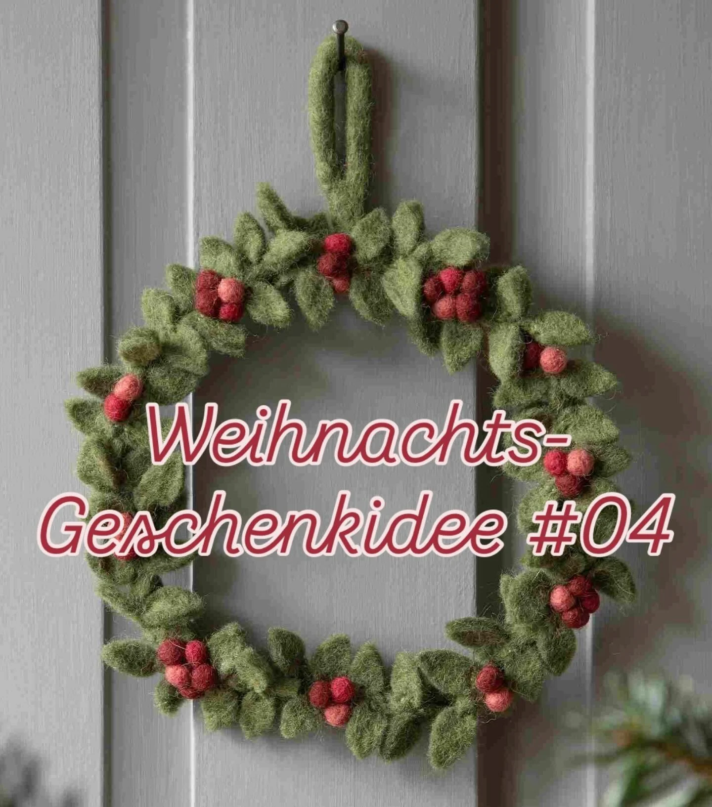 Geschenkidee #04

Ein liebevoll handgefertigter Filz-Kranz aus 100% Schurwolle von @gryandsif - das perfekte Geschenk f&uuml;r alle, die d&auml;nische Gem&uuml;tlichkeit lieben! 🌲❤️

Warum Gry en Sif zu unseren Lieblingsmarken geh&ouml;rt ? 
⭐️ hand