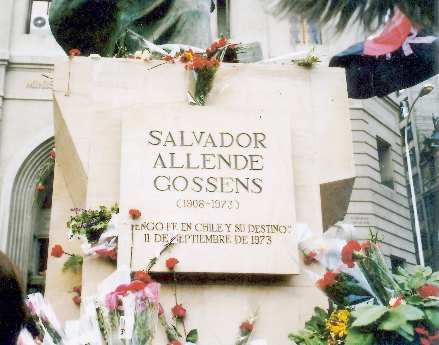 Close-up of the of the inscription on the statue of former President, Salvador Allende