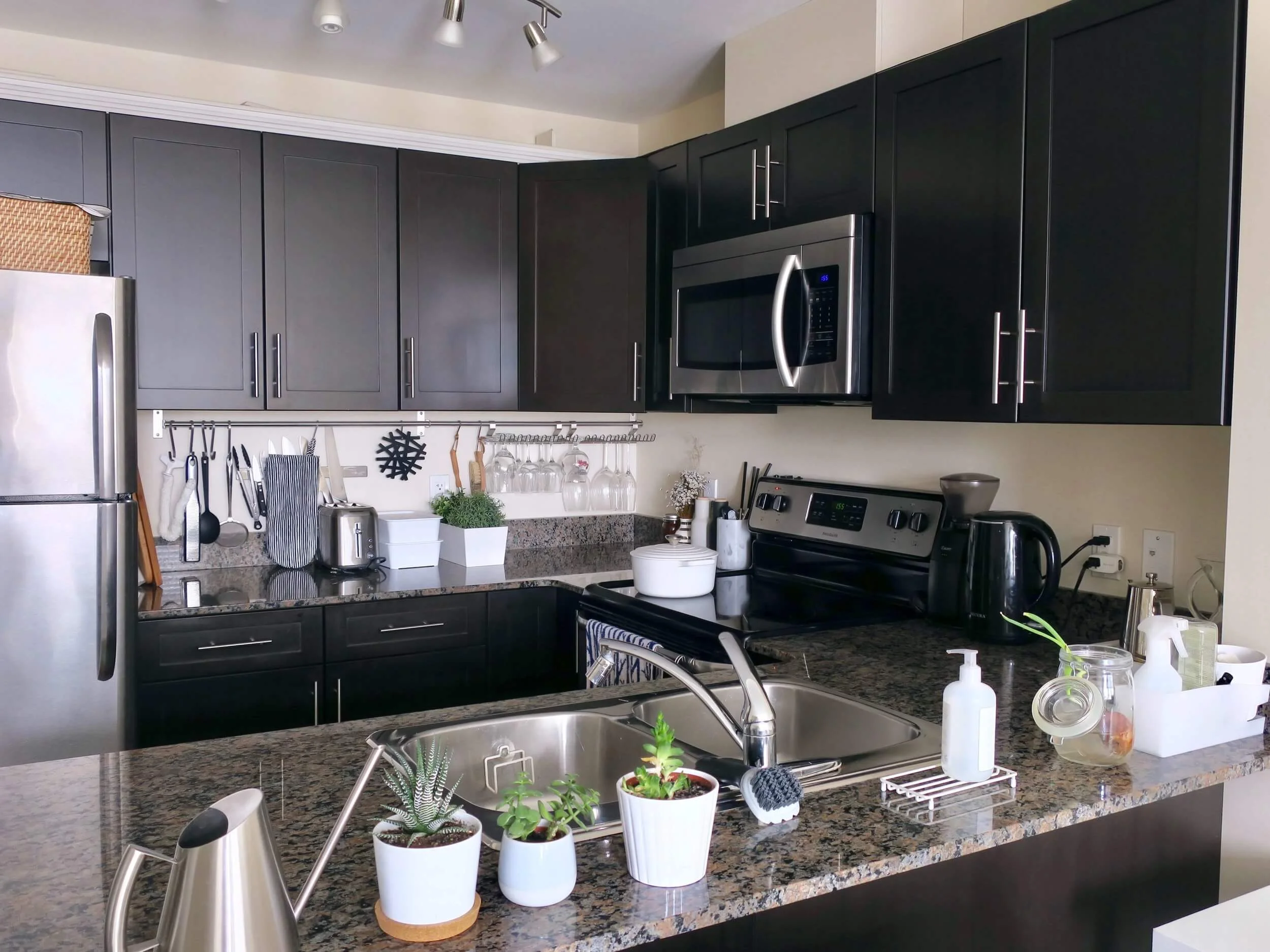 長かった３ヶ月・・・キッチンキャビネットのドアが遂に完成＆フルッタクリアの魅力