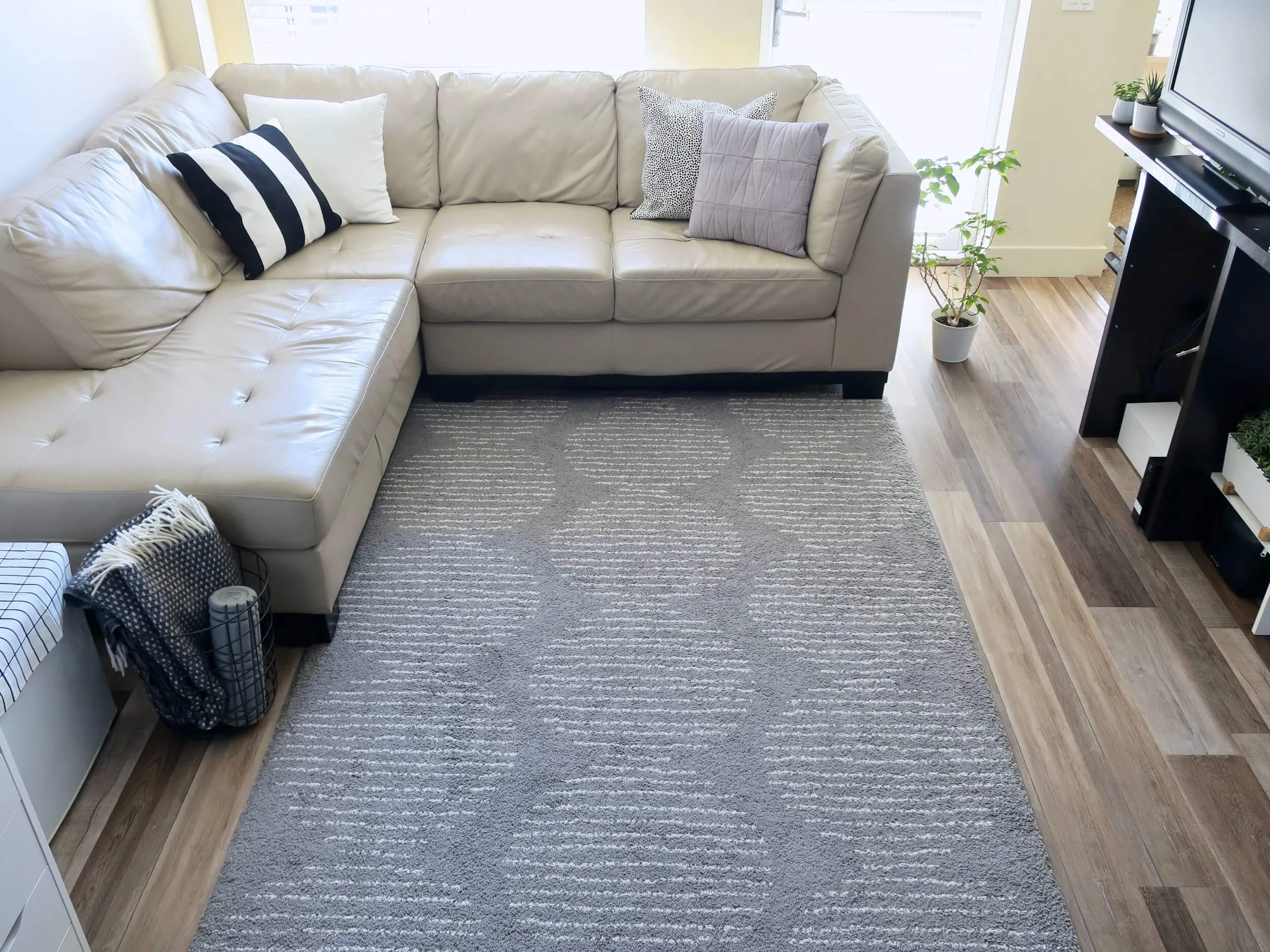 床リノベーション後、初リビング・ダイニングを春夏仕様に。新鮮かつ懐かしい雰囲気に。