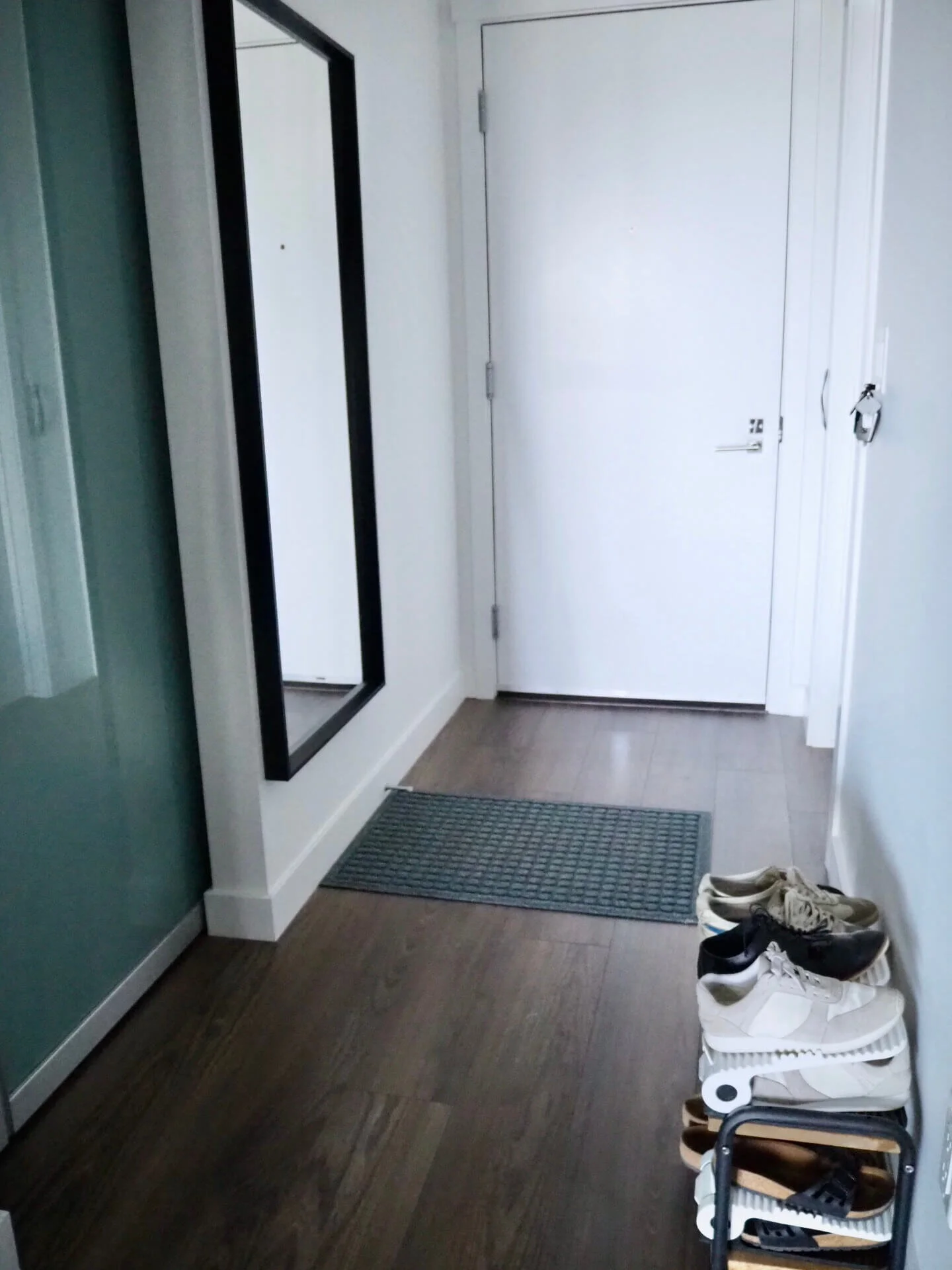 【WEB内覧会】玄関フレックス部屋の紹介。コートクロークが狭くなり行き着いたスッキリ見せる解決策。