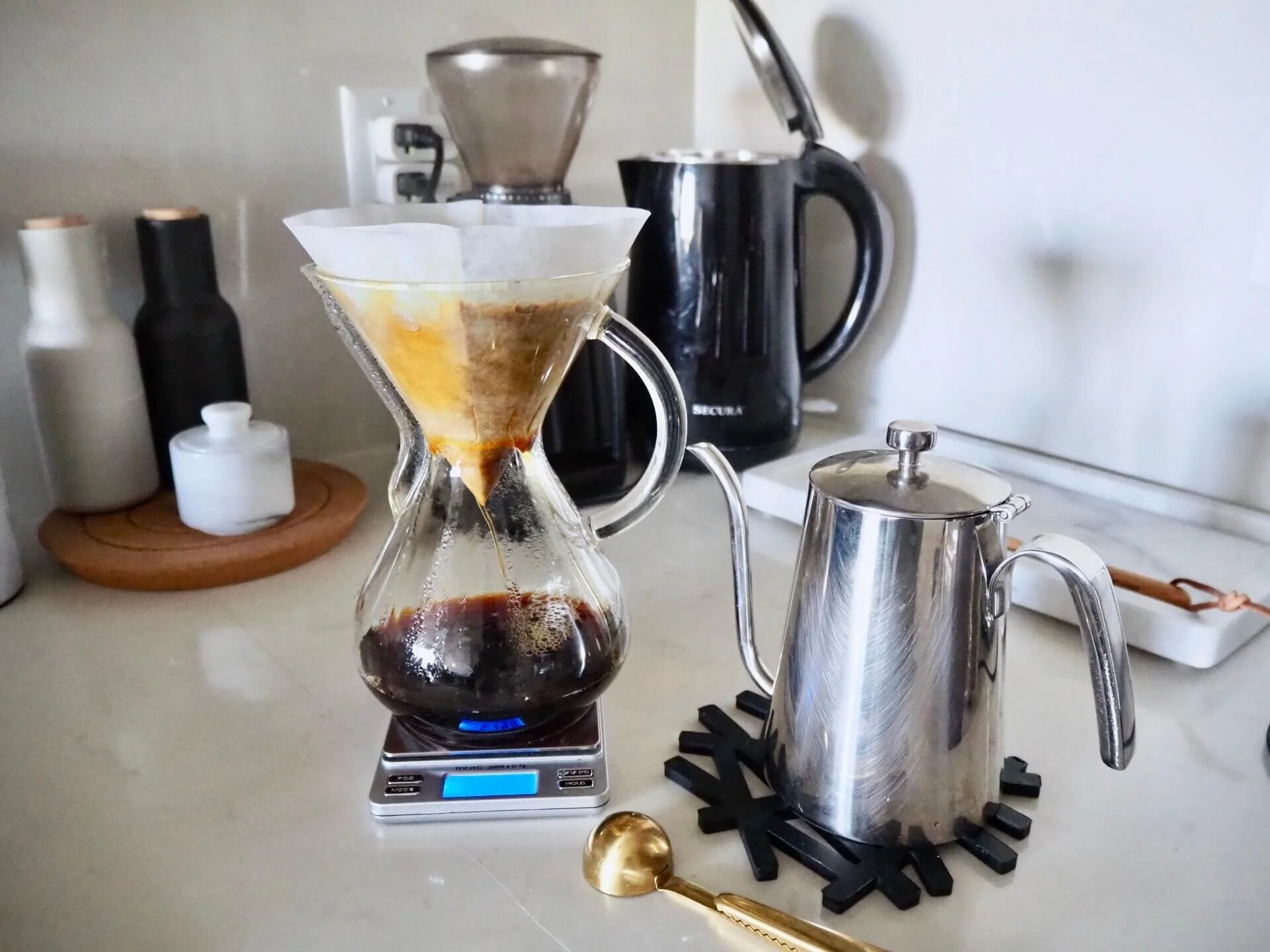 おうち時間が長い今 刺激を受けたコーヒー動画。ケメックスのフィルターセットの仕方合ってる？