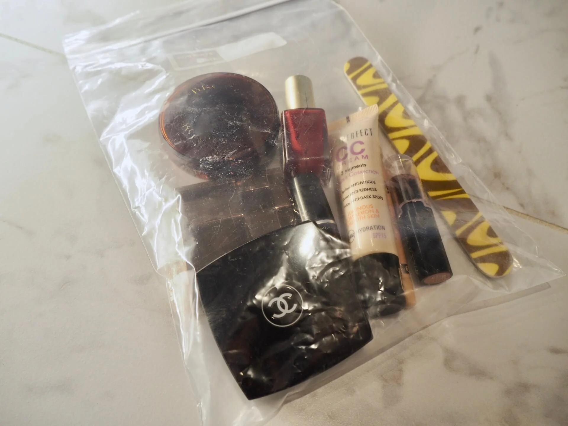 「もったいなくて」「いつか使うかも？」と思って捨てられなかった化粧品を断捨離。