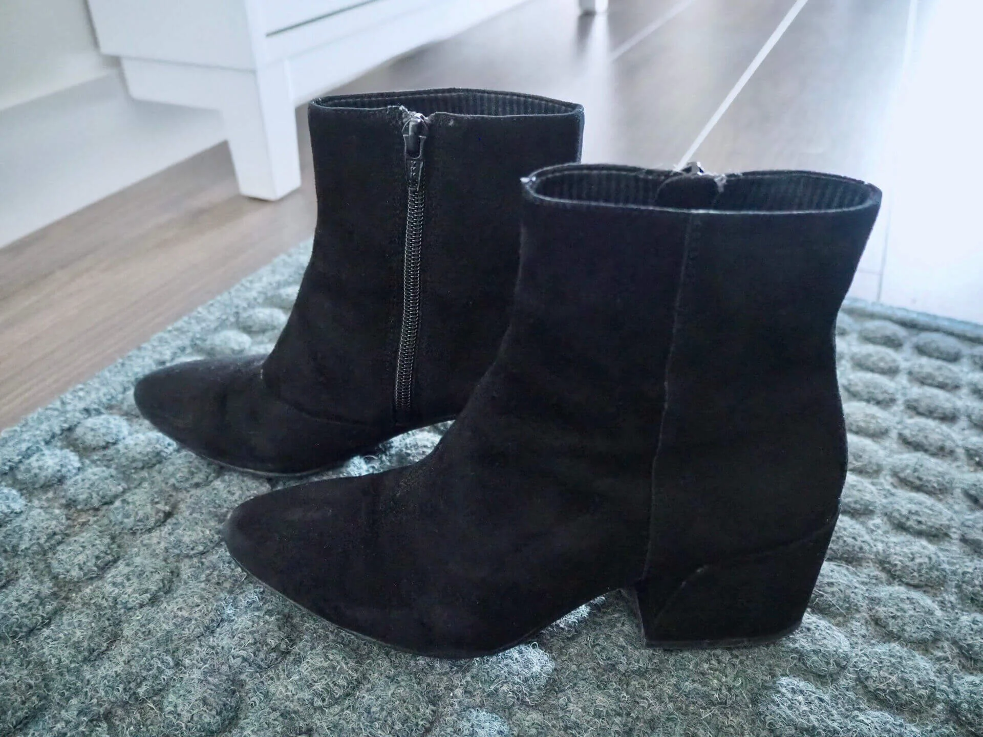 ブーツは入るか!? 17cmの超スリムIKEA靴収納キャビネットの使い心地。