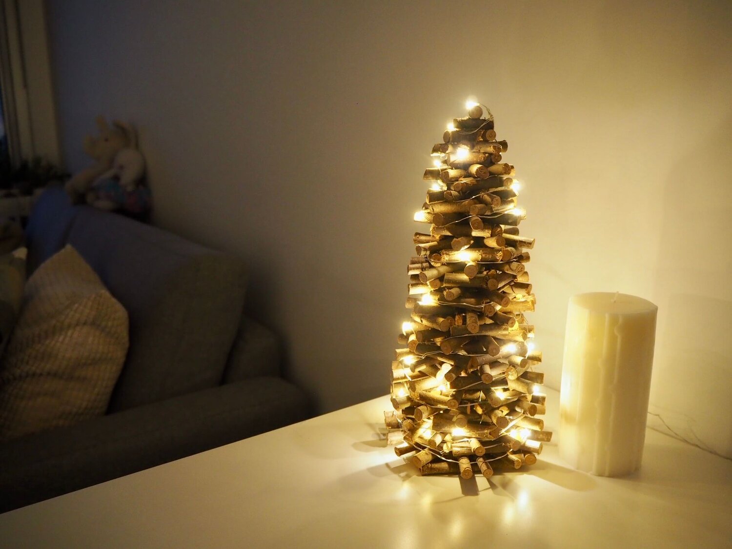 Ikeaのタイマー内蔵ledライトが便利 ツリーも出して部屋中クリスマス気分のわが家 りすと私と暮らし Ikeaのタイマー内蔵ledライトが便利 ツリーも出して部屋中クリスマス気分のわが家 りすと私と暮らし