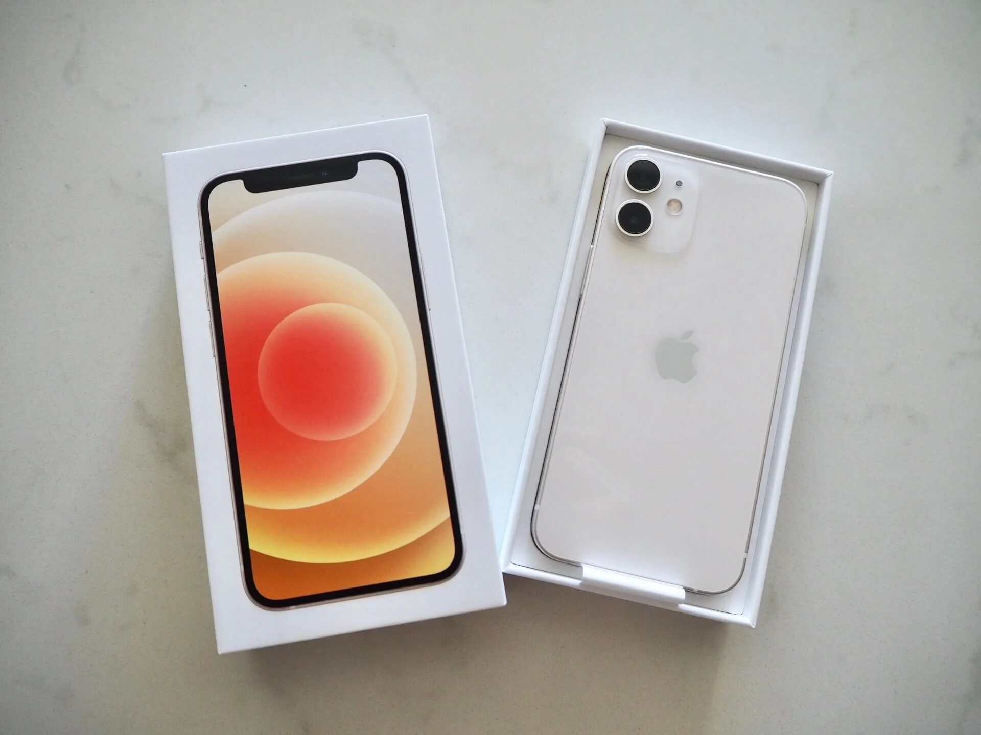 iPhone 12miniが最高に手に馴染む!ケースは超シンプルに。7plusから買い替え。