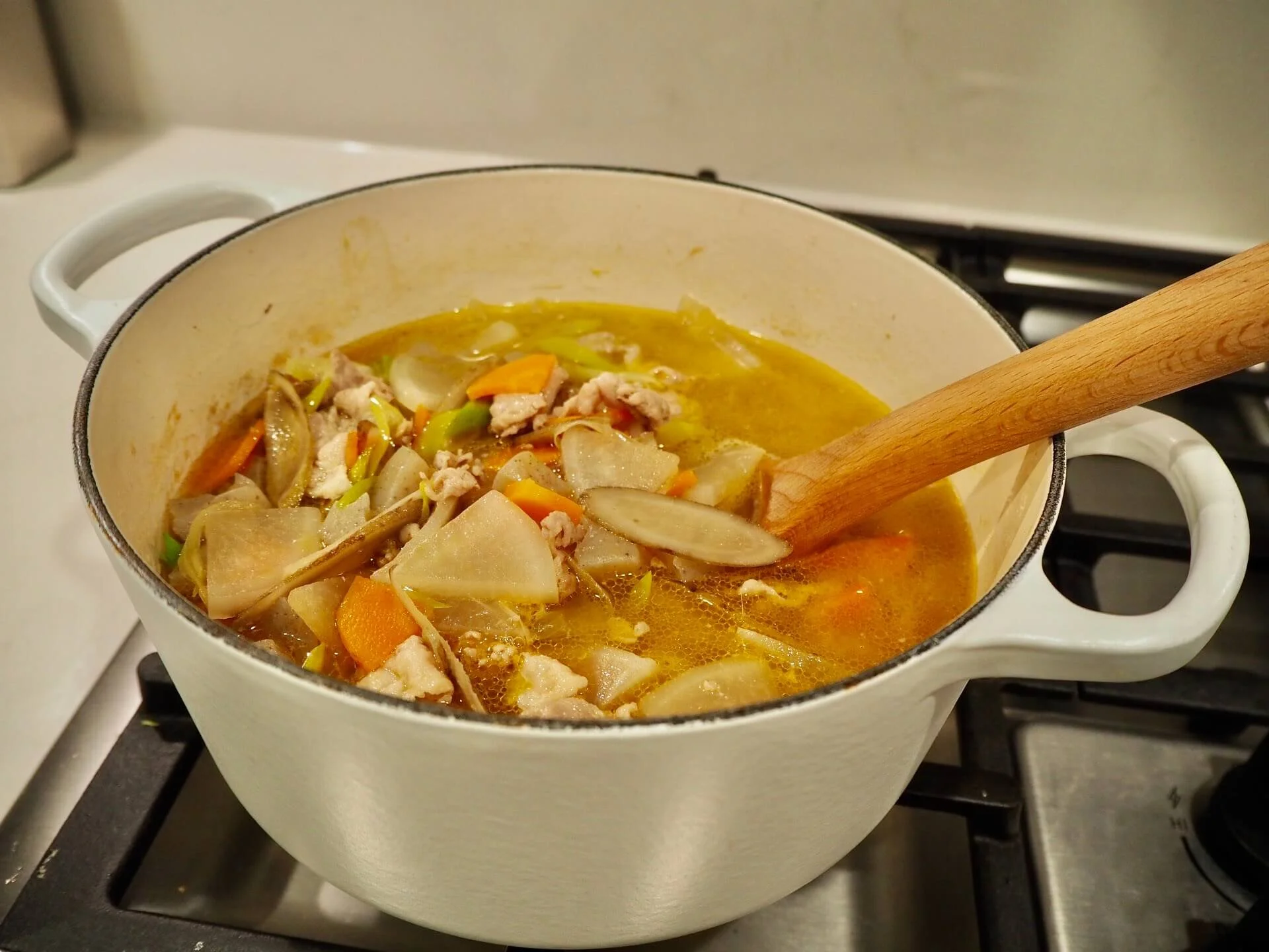 週末のおうちごはん。冬になると食べたくなる煮込み系料理やおやつ。