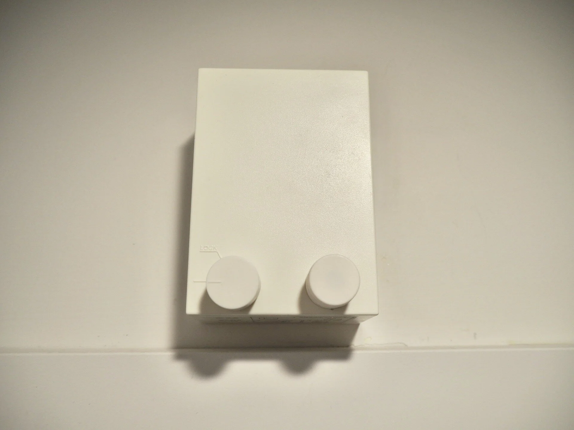 【生活感ゼロな便利グッズを設置】使う頻度の低い部屋を便利な空間へ。