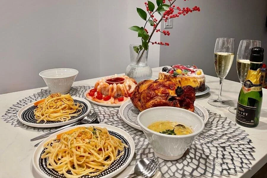 特別な食卓で映える！コストコ人気の2大商品と北欧食器でクリスマスディナー