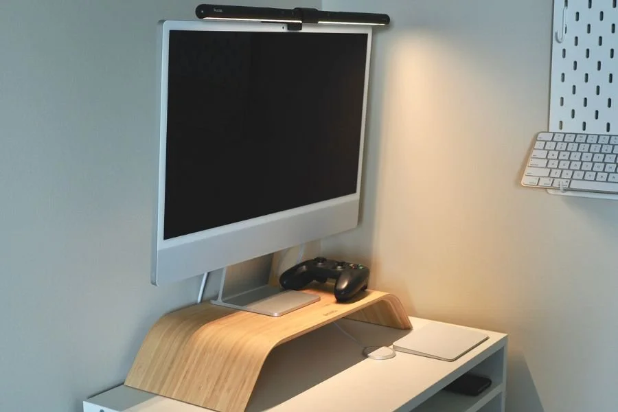 驚きの低価格 おすすめIKEAデスク。新型iMacでミニマルホームオフィス作り  その②