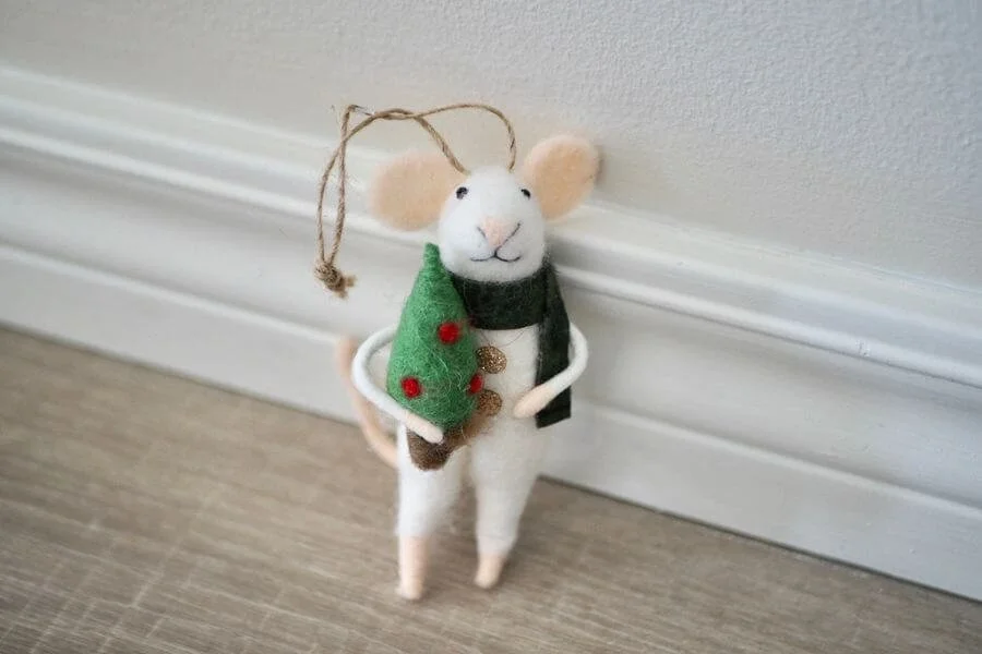 玄関ディスプレイにかわいいクリスマス雑貨が仲間入り。