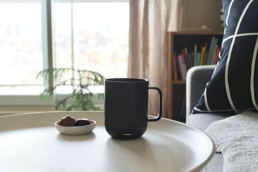 冷めないコーヒーが飲めるEmberマグは買い？3年使ってわかった正直レビュー