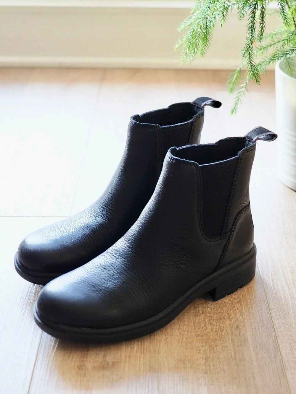 UGG 美品　アシュトン チェルシー　ブーツ　24 黒 UGG アグ レインブーツ ASHTON CHELSEA アシュトン チェルシー