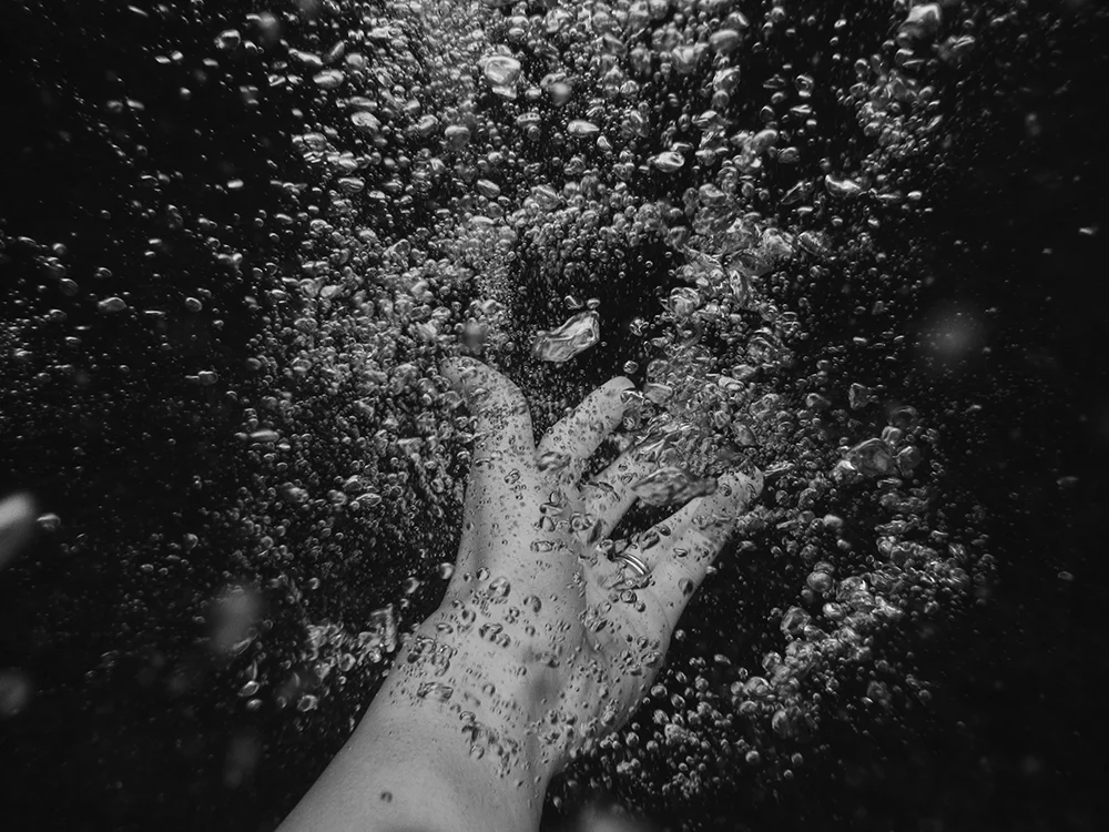 hand-bubbles-underwater.jpg