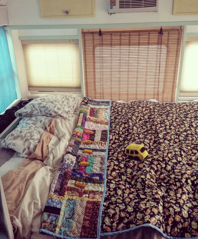 quilt-school-bus-bedroom-unique-beautiful.jpg