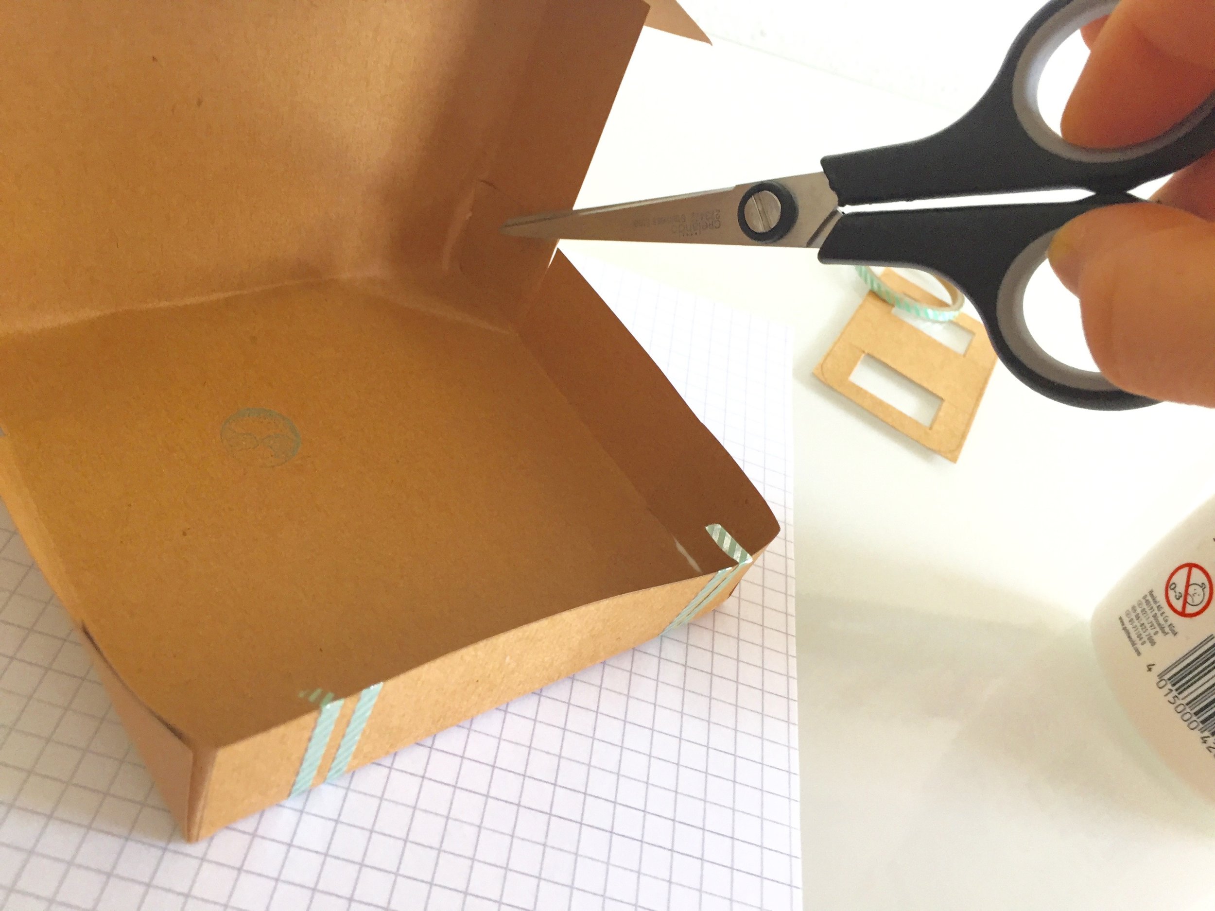 Note that the internal tabs on BOTH SIDES must be glued on UPPER flap. This will be the outer cover. 